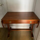 Bureau vendu / Table d'appoint de style Empire en acajou avec tiroir.