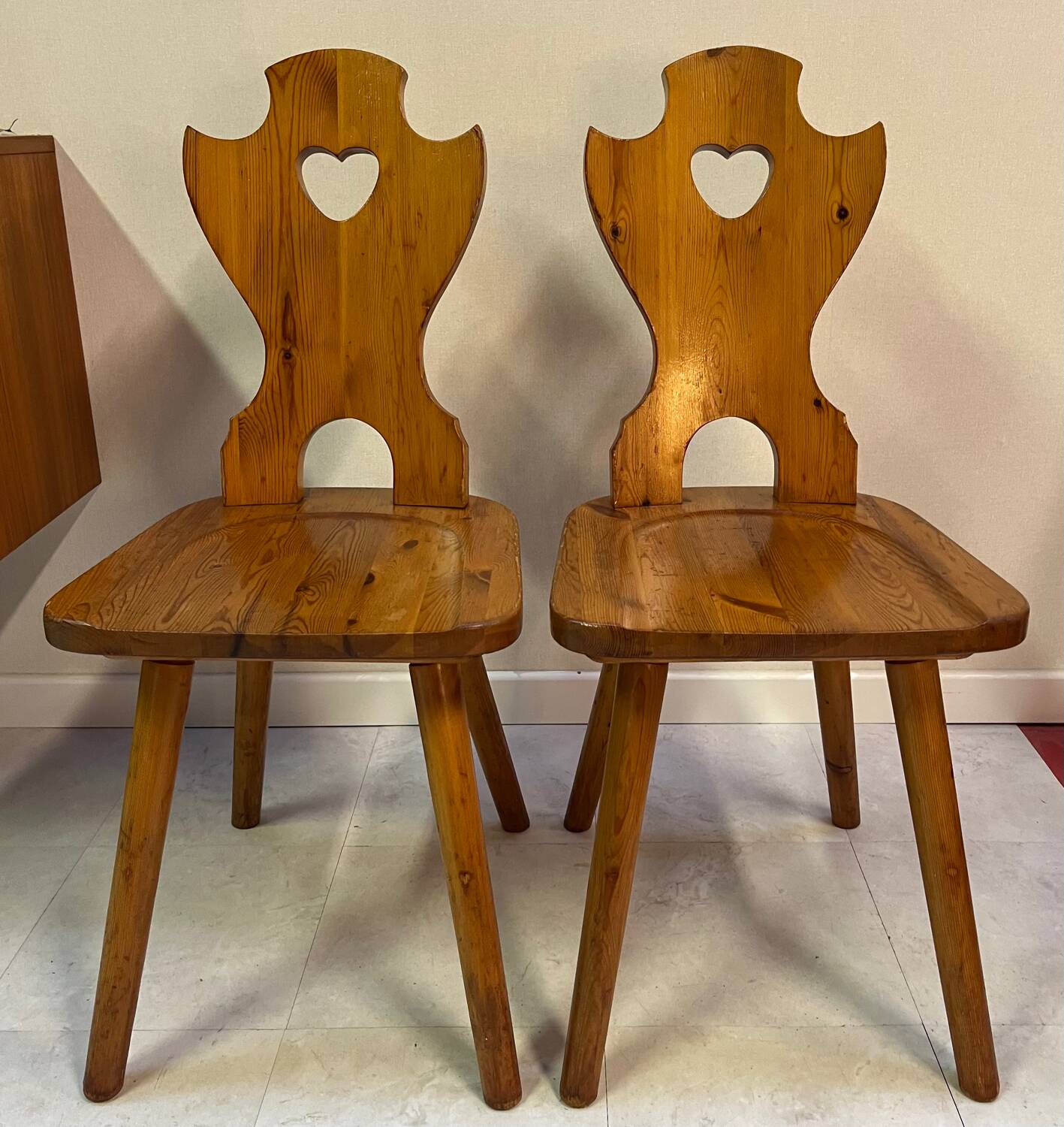 Mountain chalet style pine chair