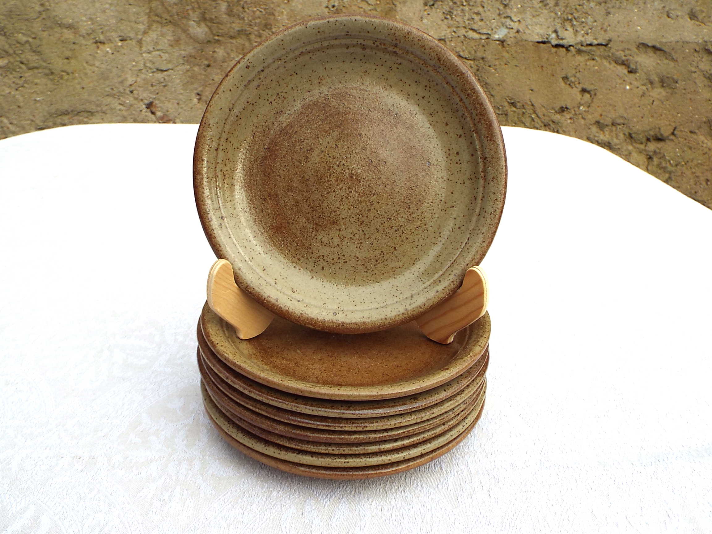 8 stoneware dessert plates