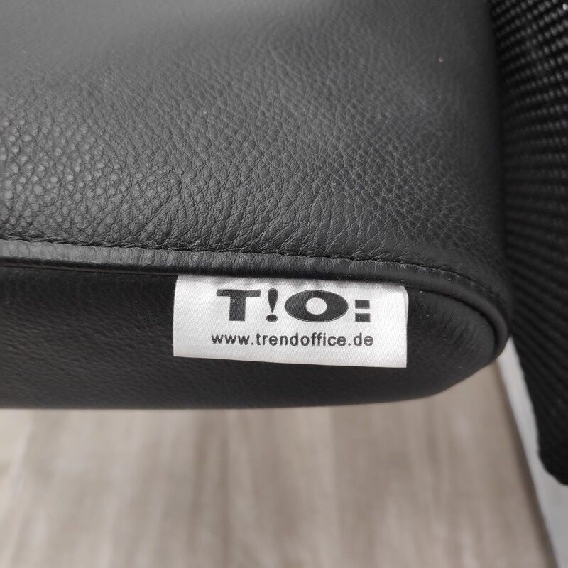Trendoffice sled chair Black with armrests