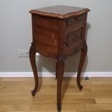 Table de chevet en chêne de style Louis XV