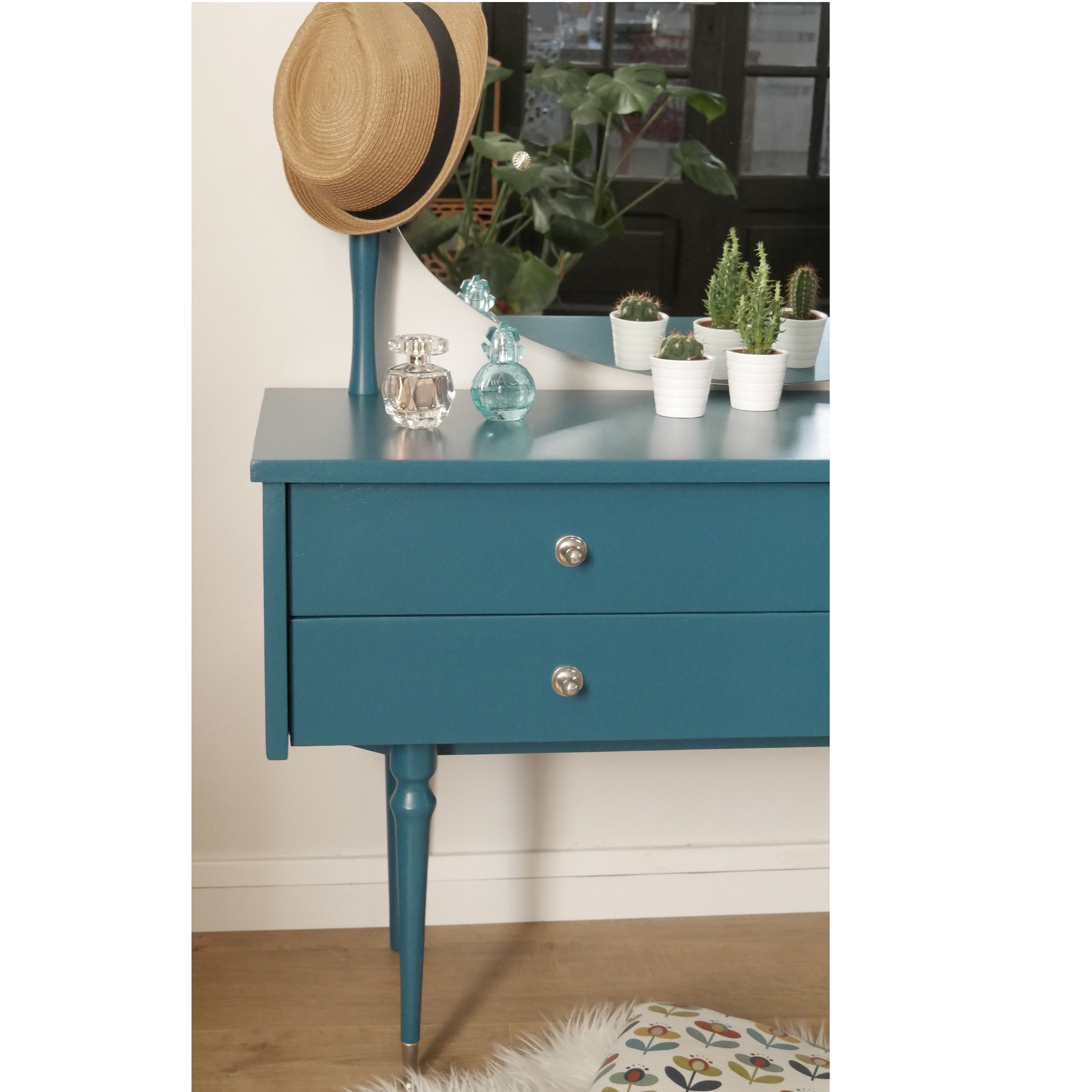 Vintage vanity, 60-70 years