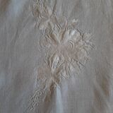 Embroidered linen nape