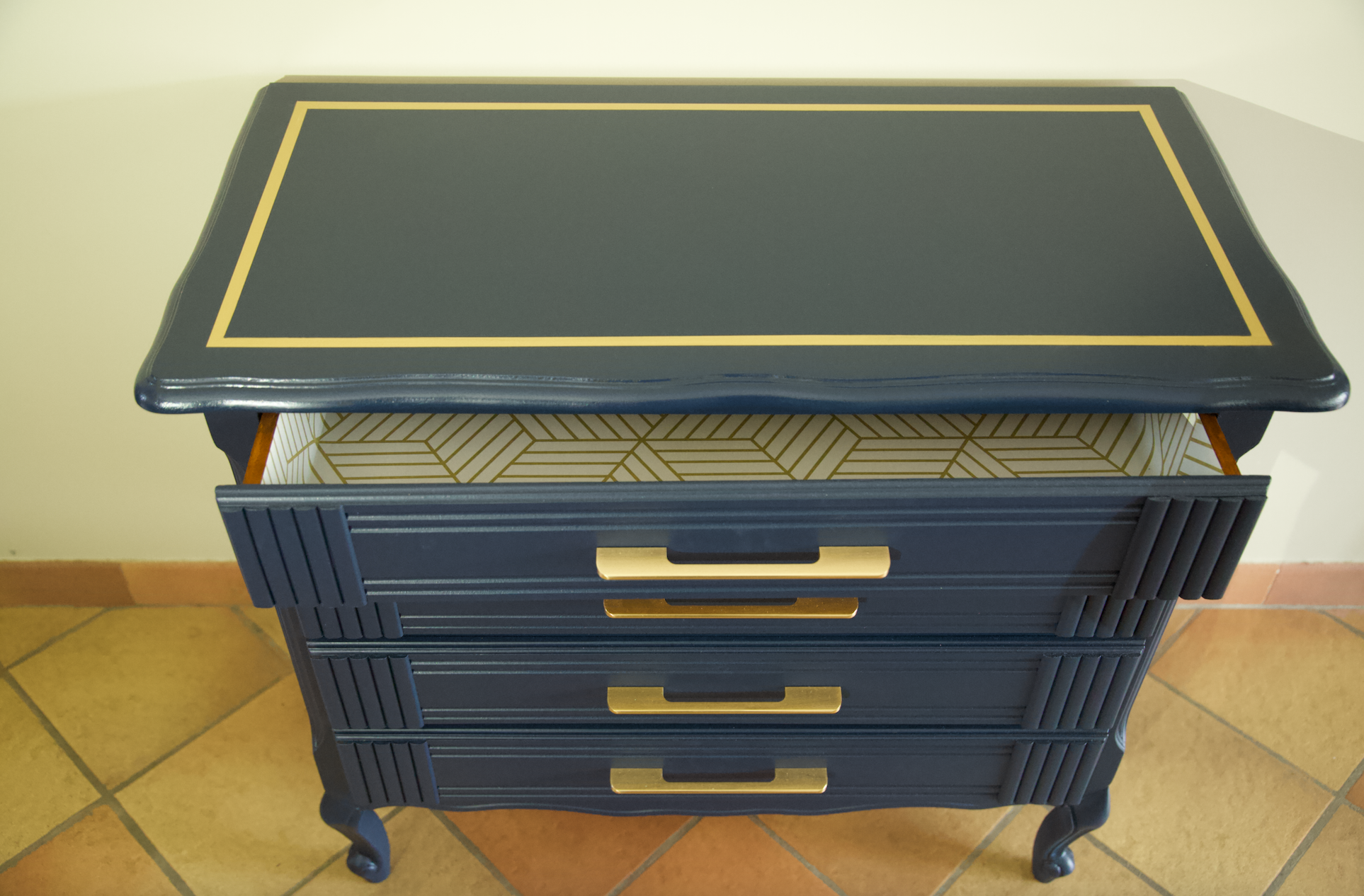 Commode bleue relookée