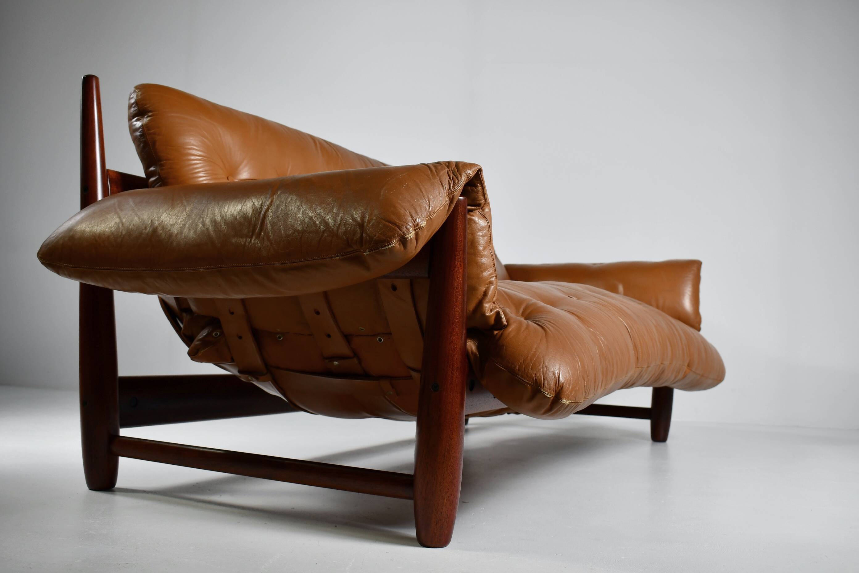 Mole sofa in leather by Sergio Rodrigues. 1960s Made in Brazil