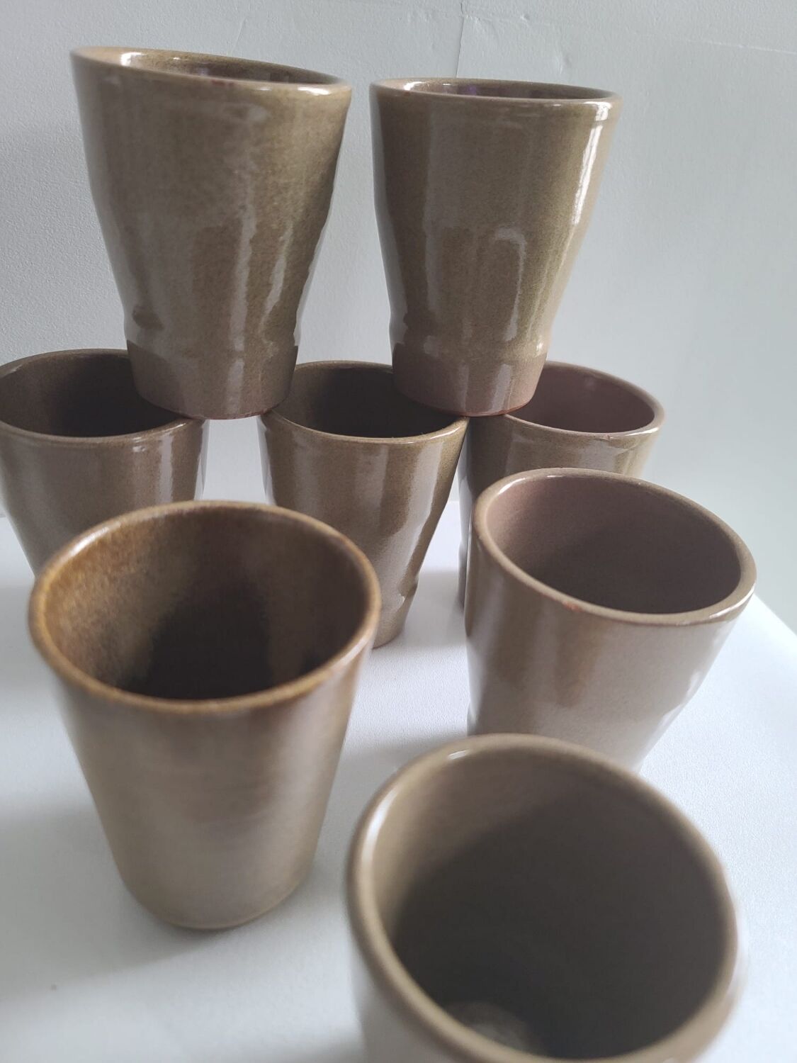 Lot de 8 verres en grès