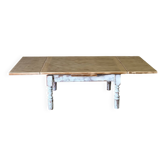 Extendable coffee table
