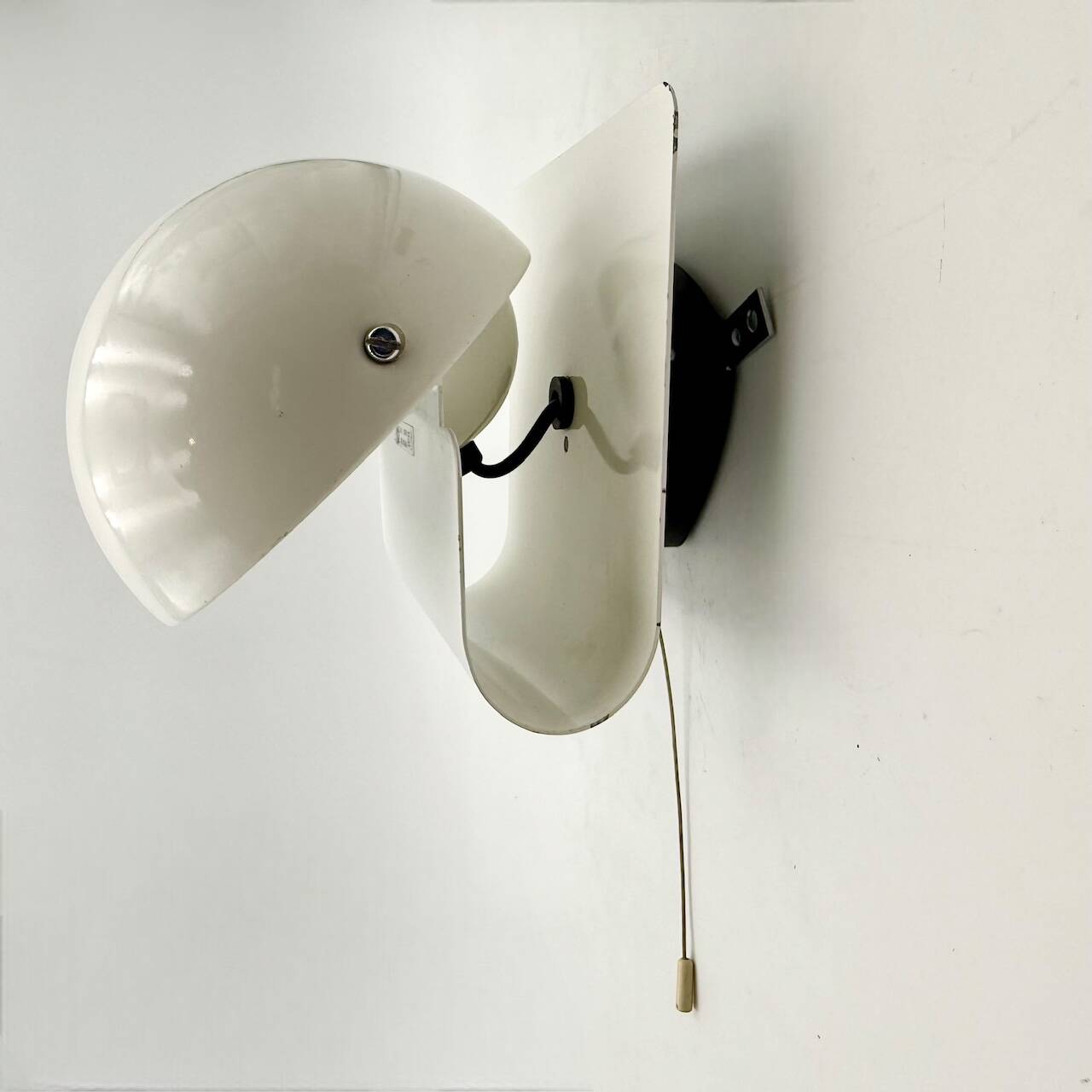 Applique iGuzzini 'Bugia' en blanc, rare design Giuseppe Cormio 1975