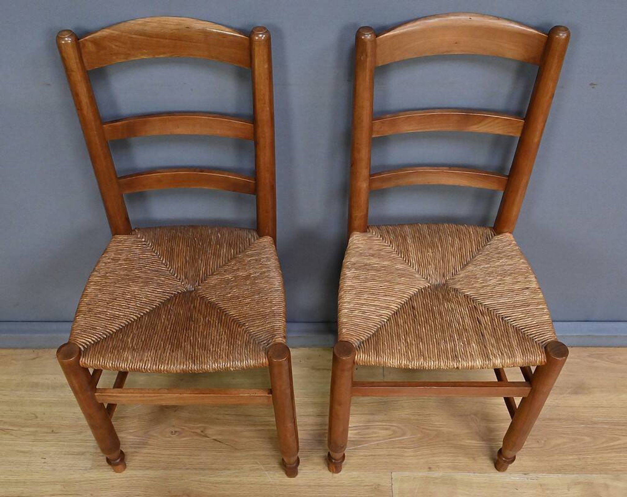 Paire de chaises paillées en merisier – fin XIXe