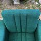 Duo de fauteuils vintage à tissus vert.