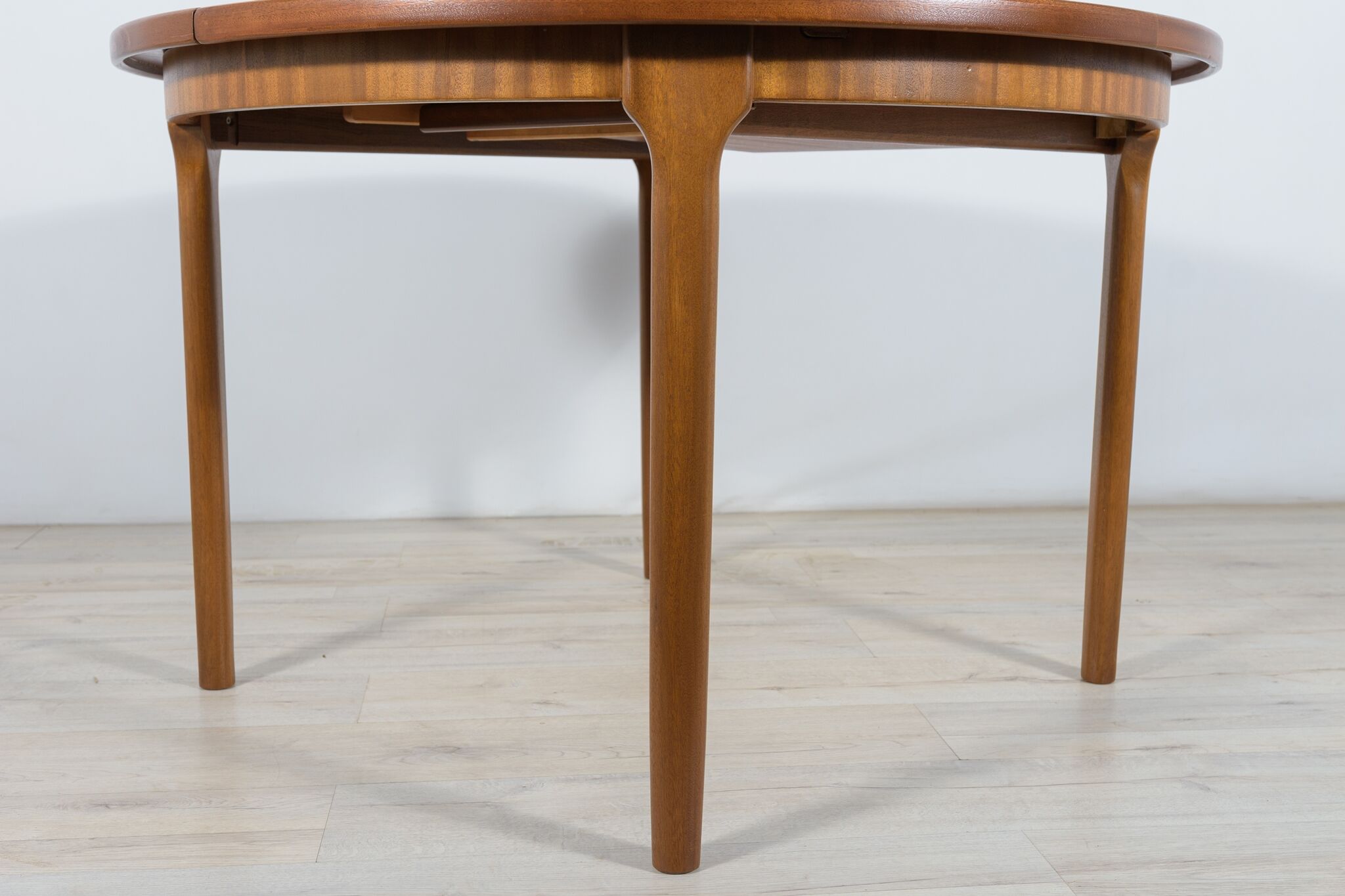 Round extendable dining table from McIntosh, 1960s