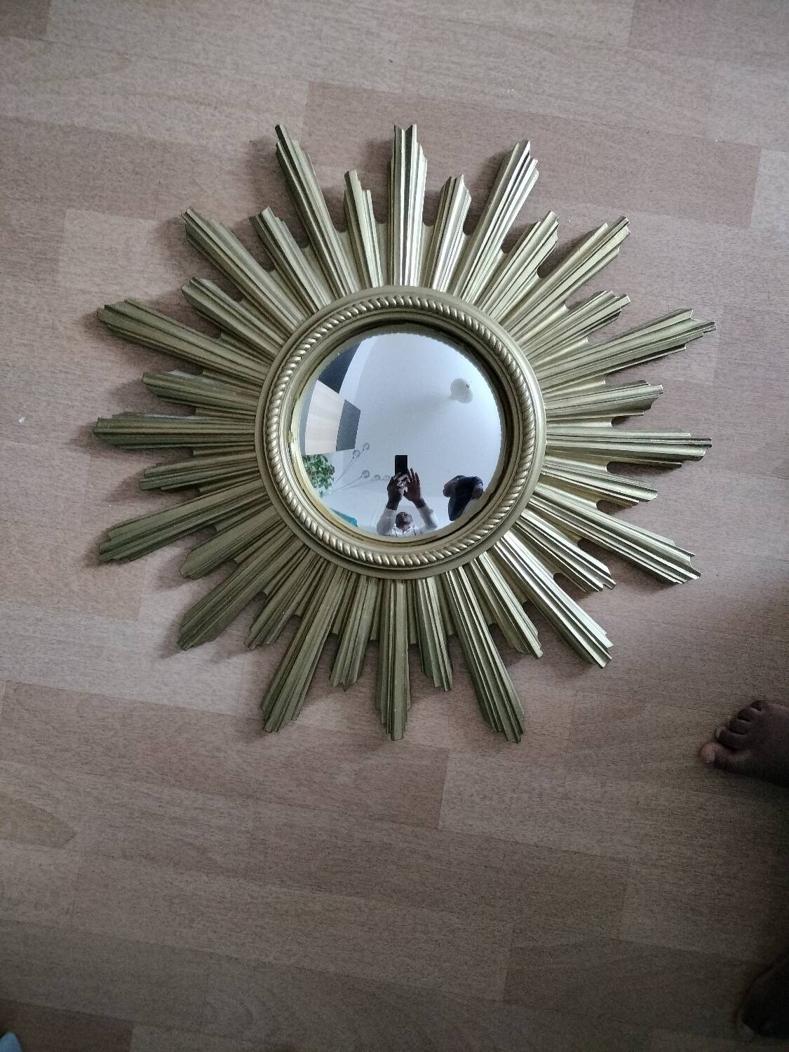 Wall sun mirror