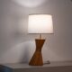 Lampe de table en rotin en forme de sablier