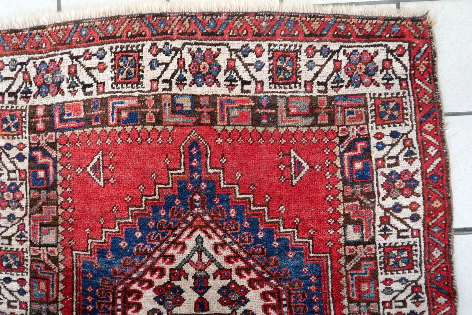Antique Serab wool runner, crimson field & stepped medallions, c. 1920s — 93 × 204 cm — 1C1284