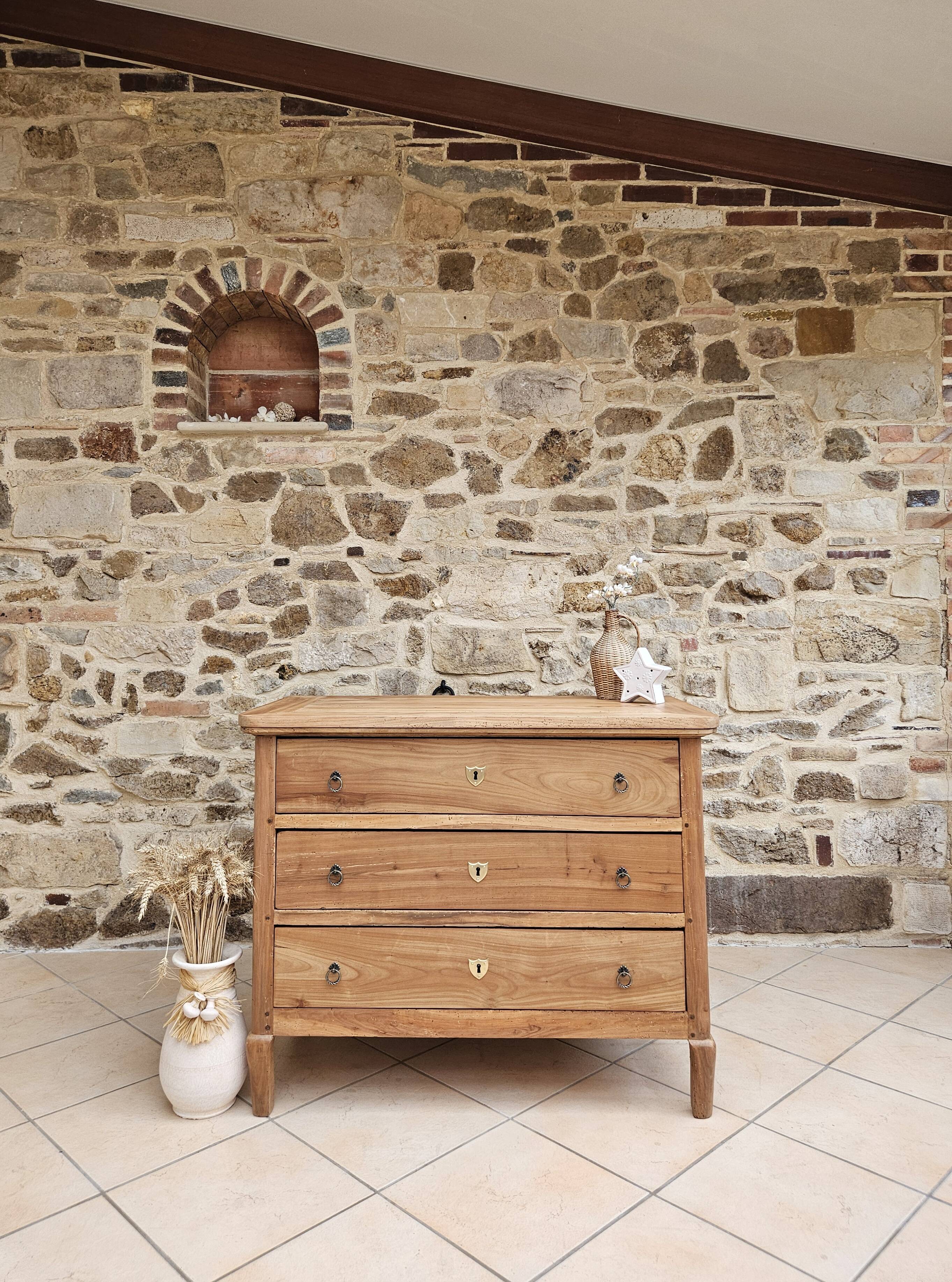Antique chest of drawers