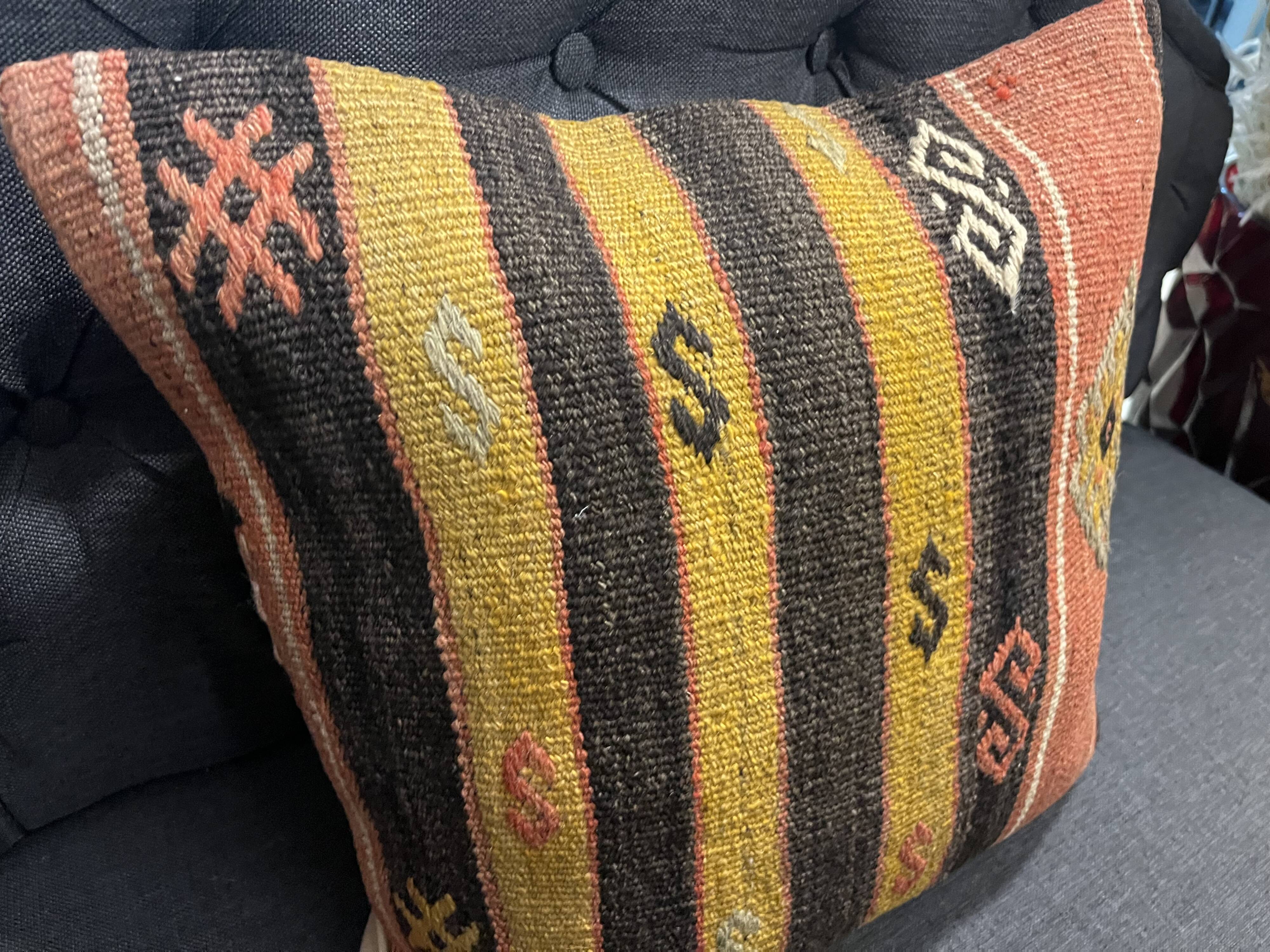 Traditional Design Pillow