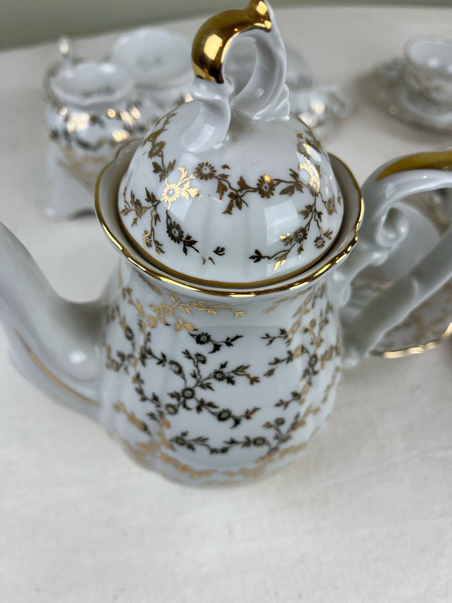 Antique coffee service in fine gilded porcelain – for 6 people – Vintage