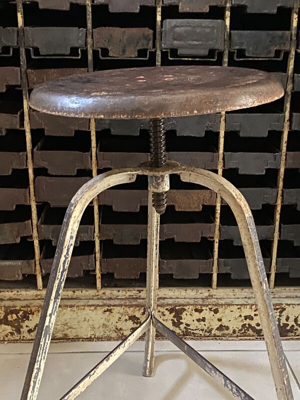 Ancien tabouret d'atelier industriel