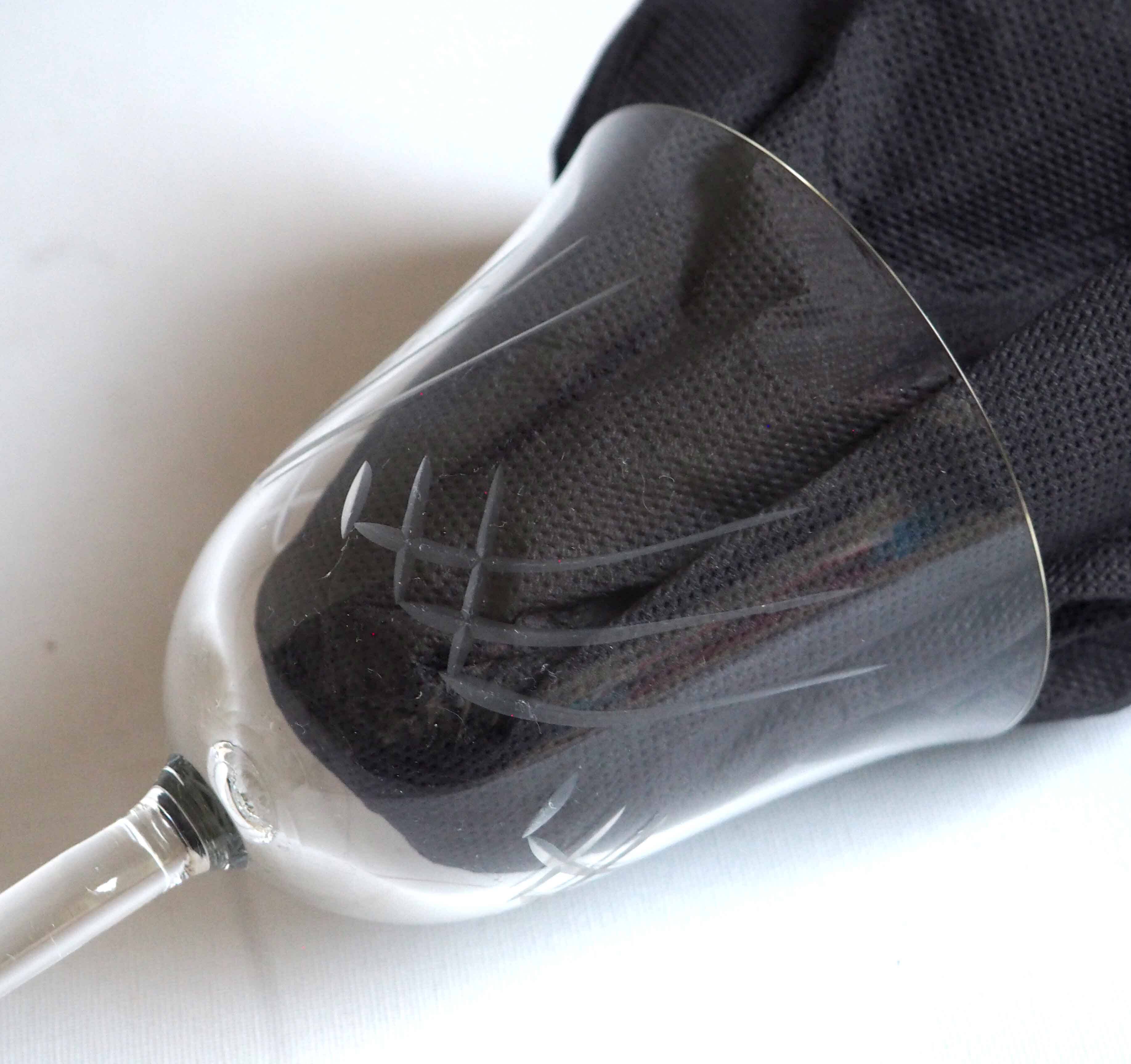 8 verres de vin à pied ciselés