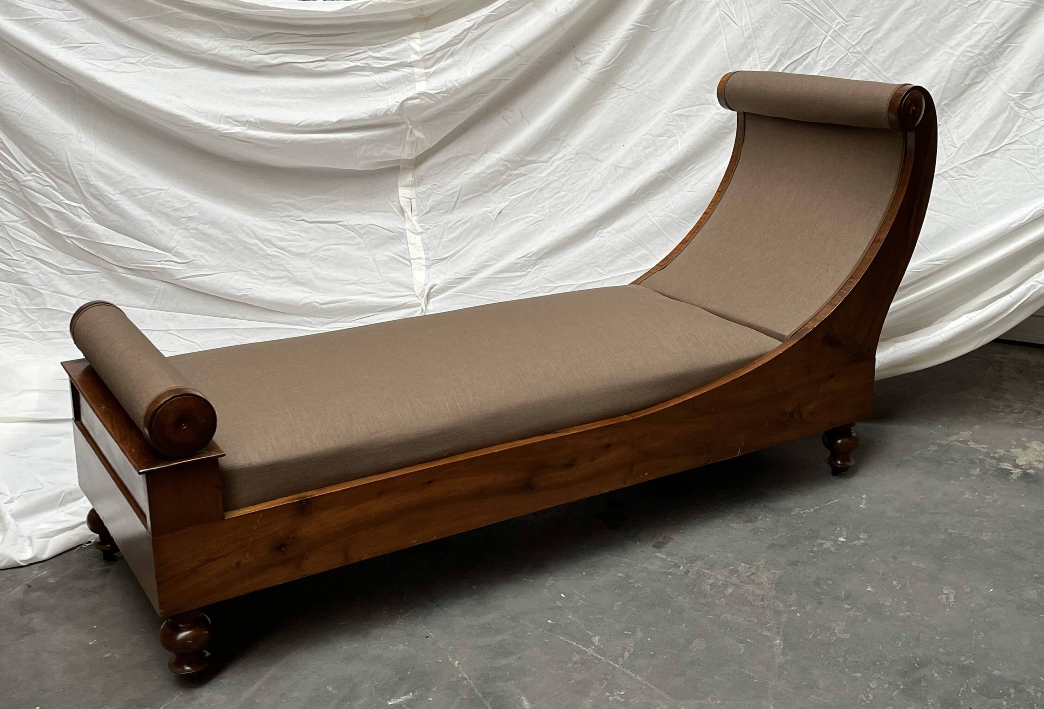 Récamier Empire (France, 19th century) with contemporary fabric