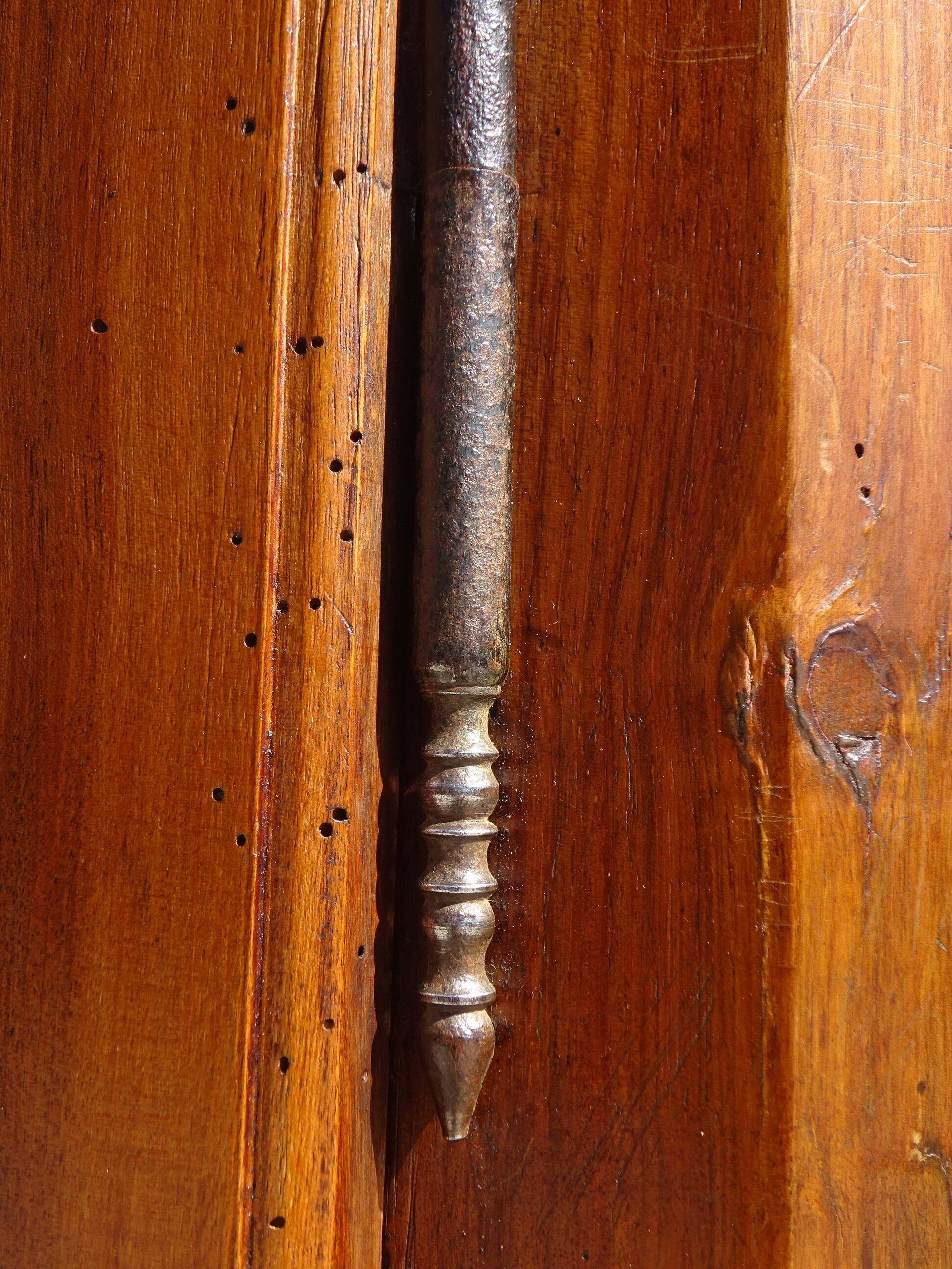 Ancienne armoire Louis Philippe en noyer