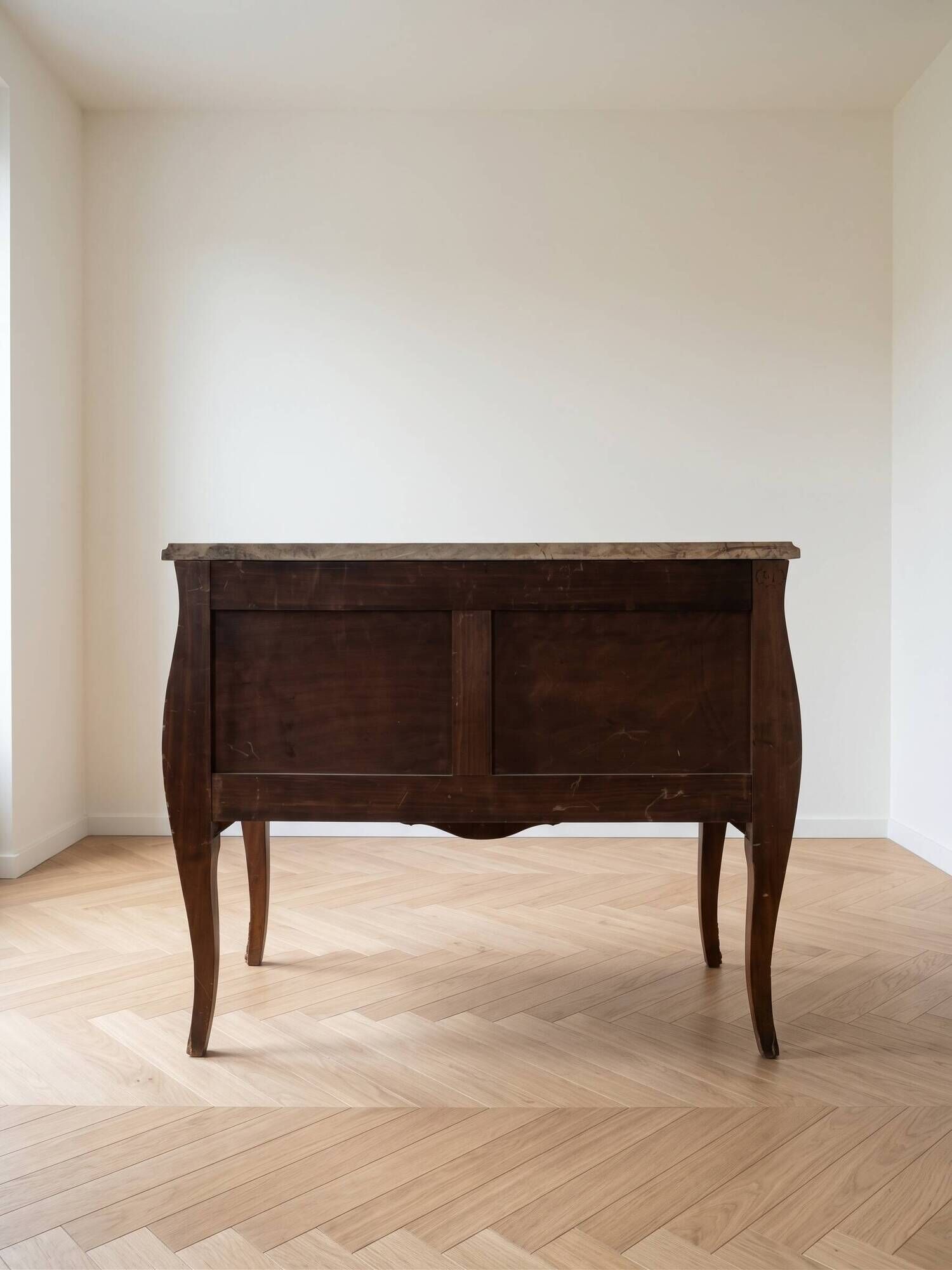 Commode tombeau Louis XV en bois marqueté et marbre