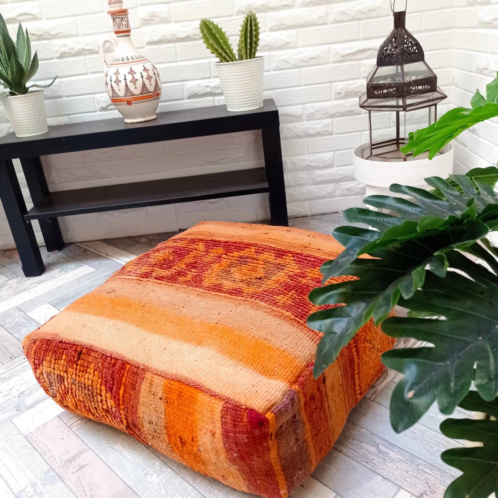 Handmade Berber pouf in wool 60 X 60 X 20 CM