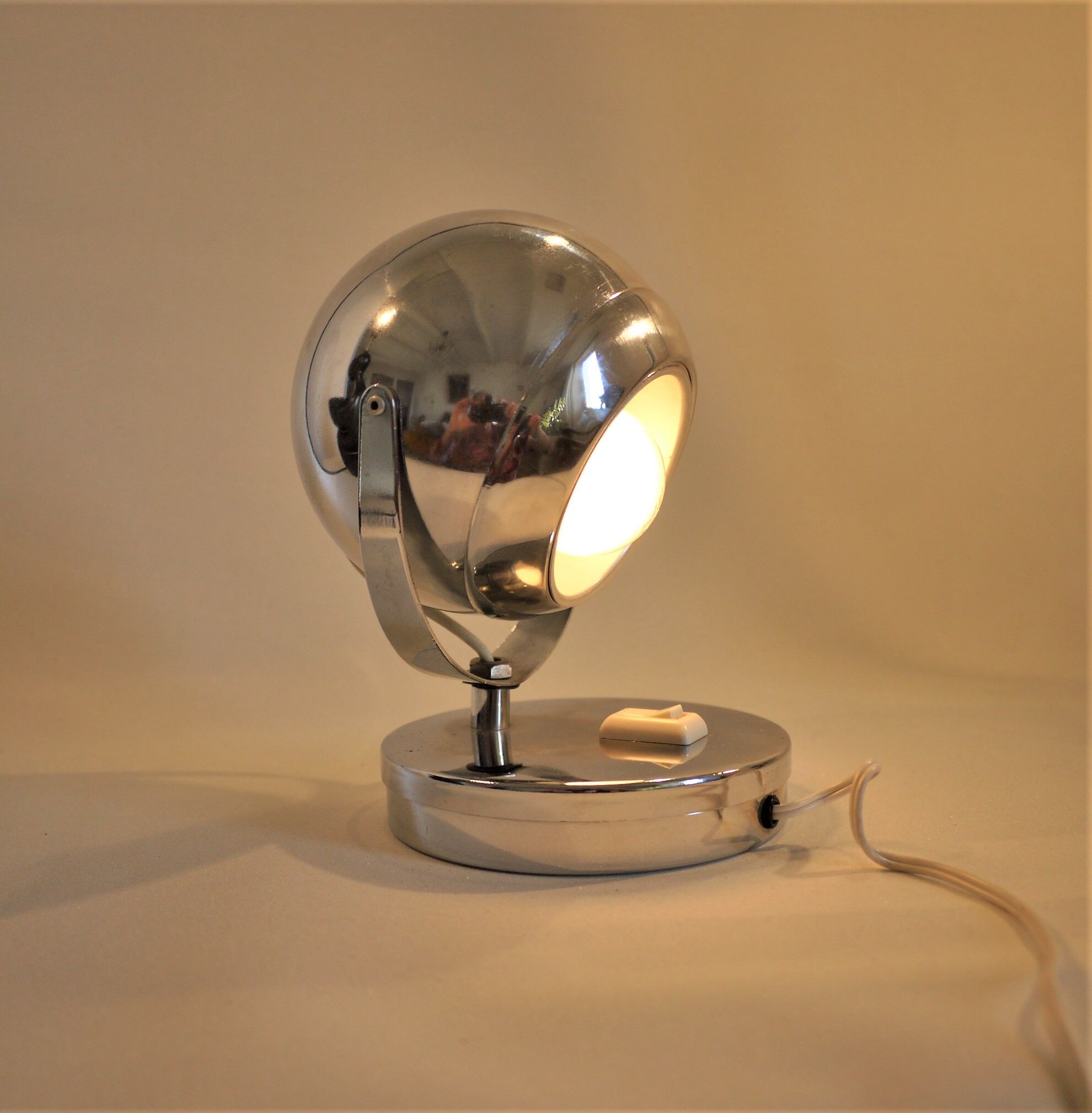 Chrome eyeball lamp