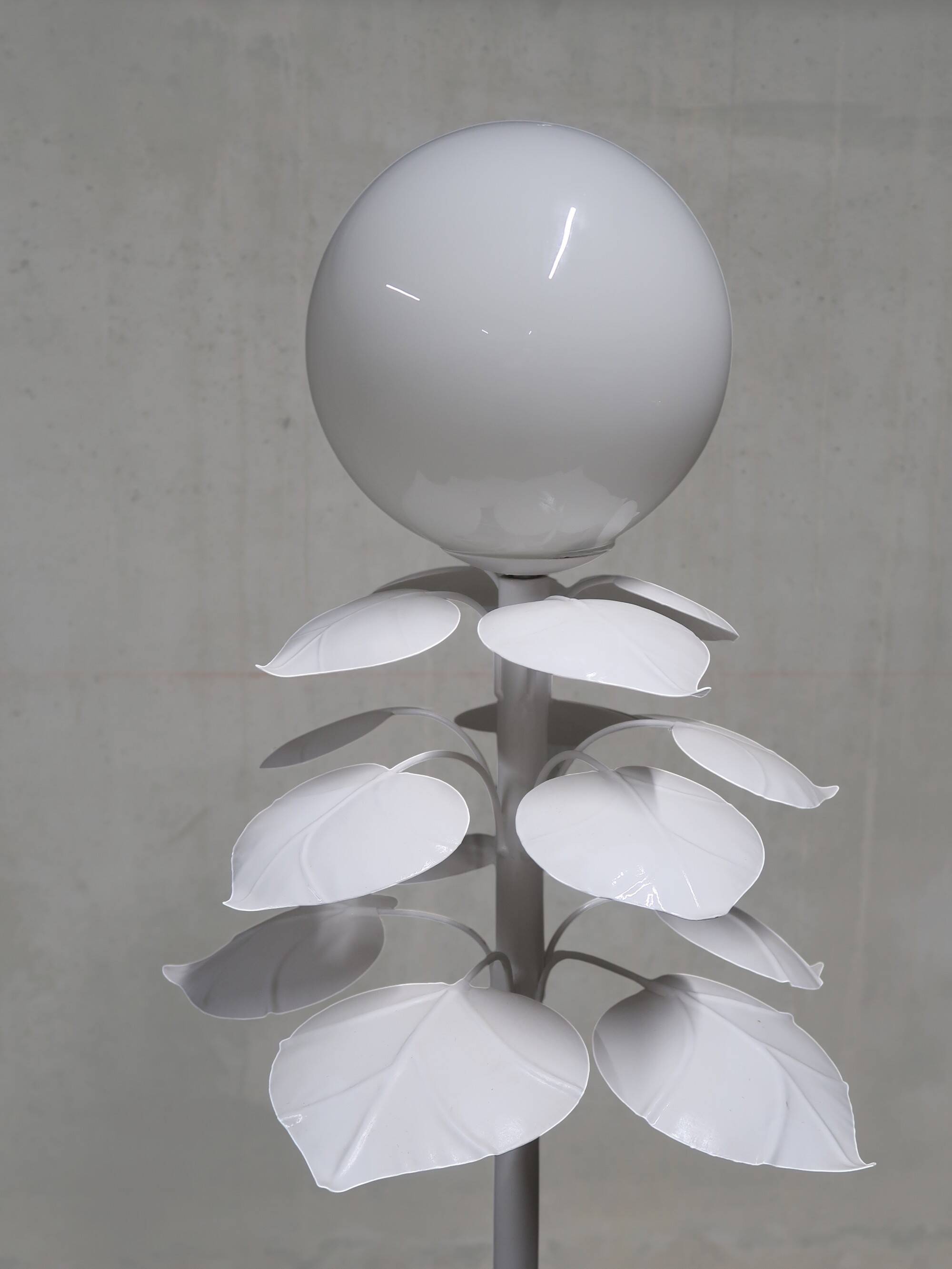 Vintage 70s foliage floor lamp with opal globe