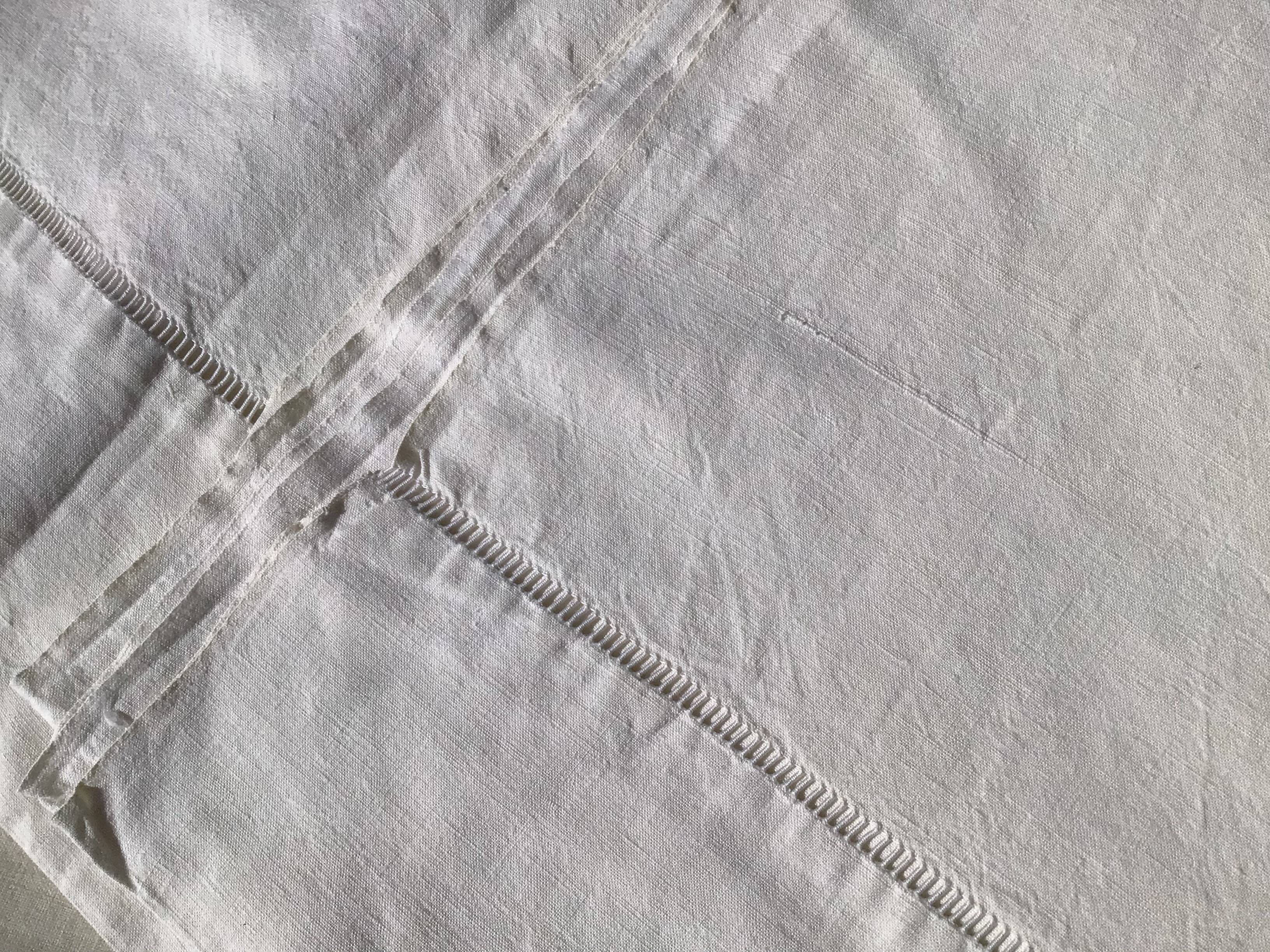 New 2-seater sheet embroidered with ladder day triangles