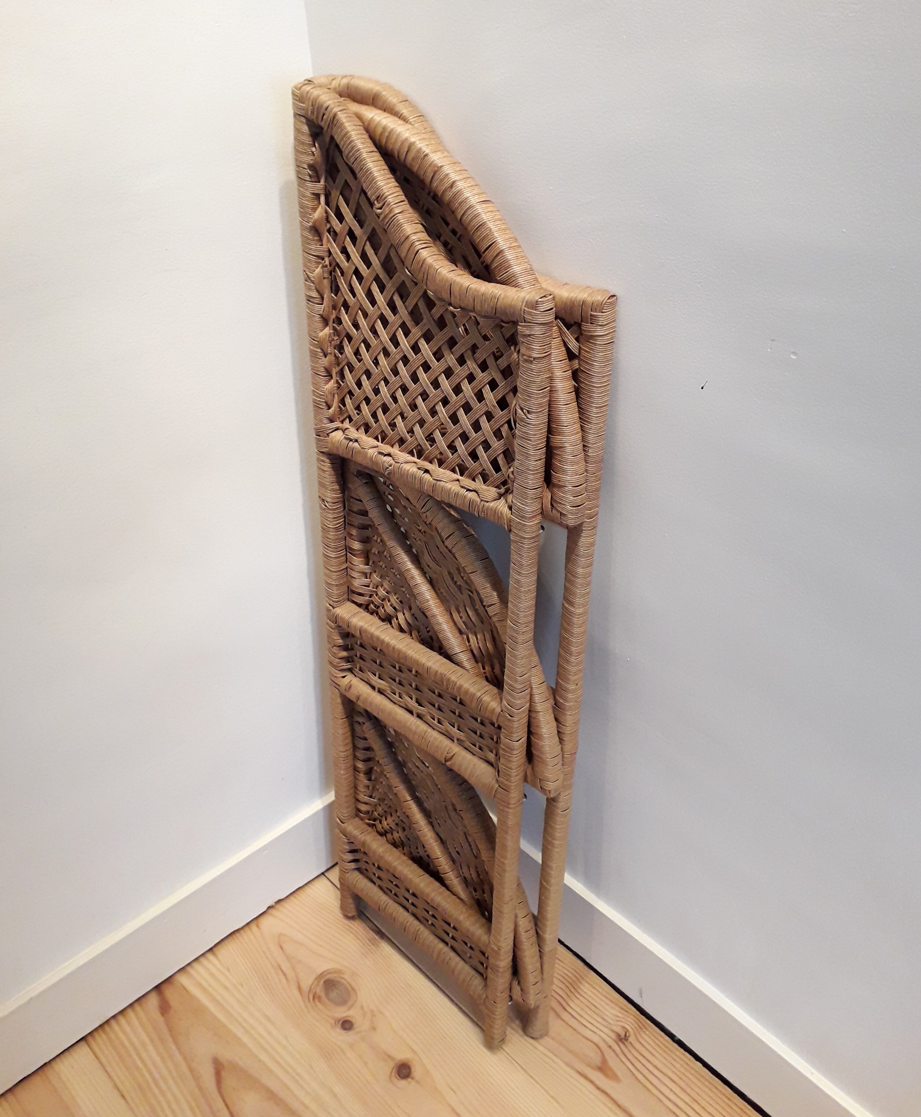 Corner shelves