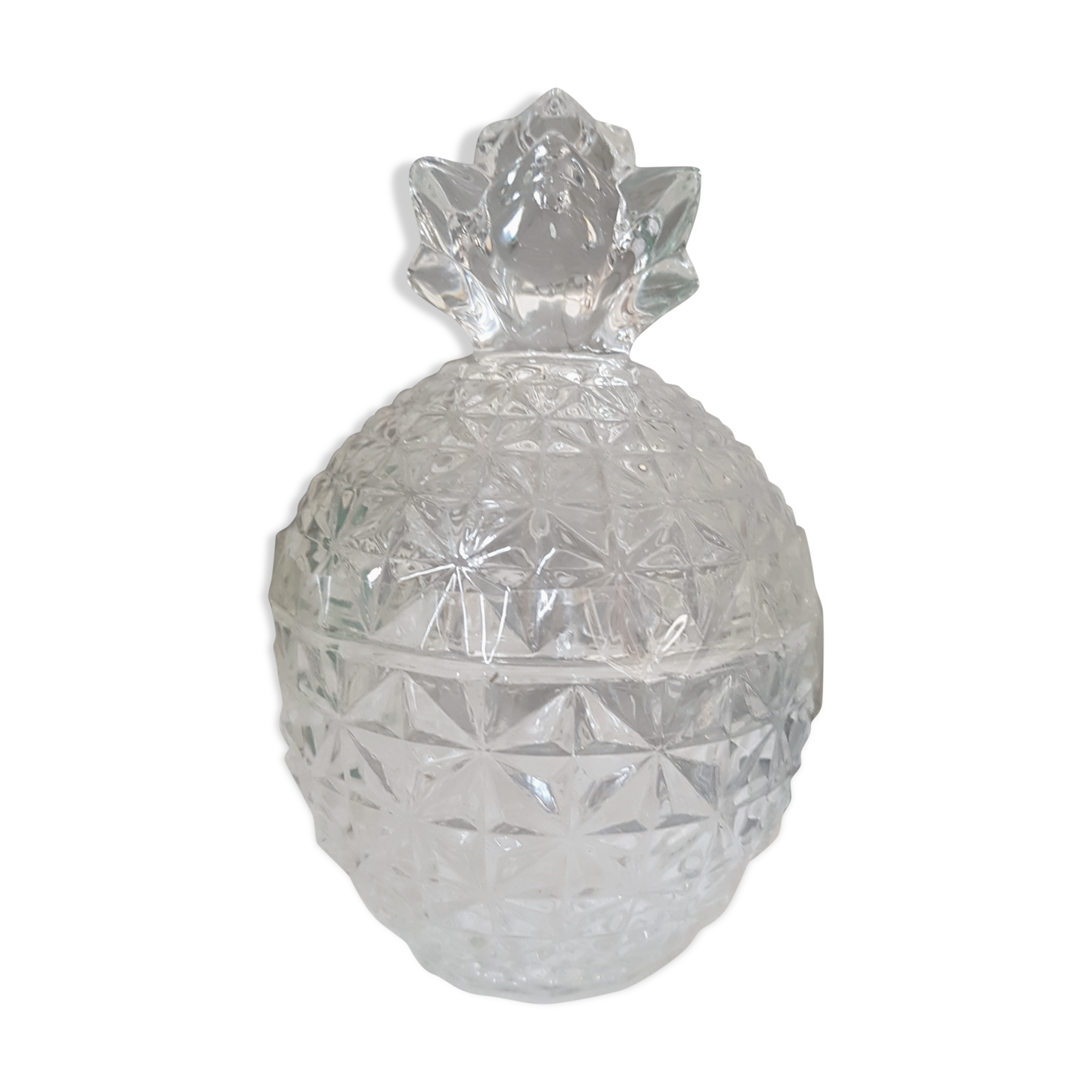 Pineapple-shaped candy