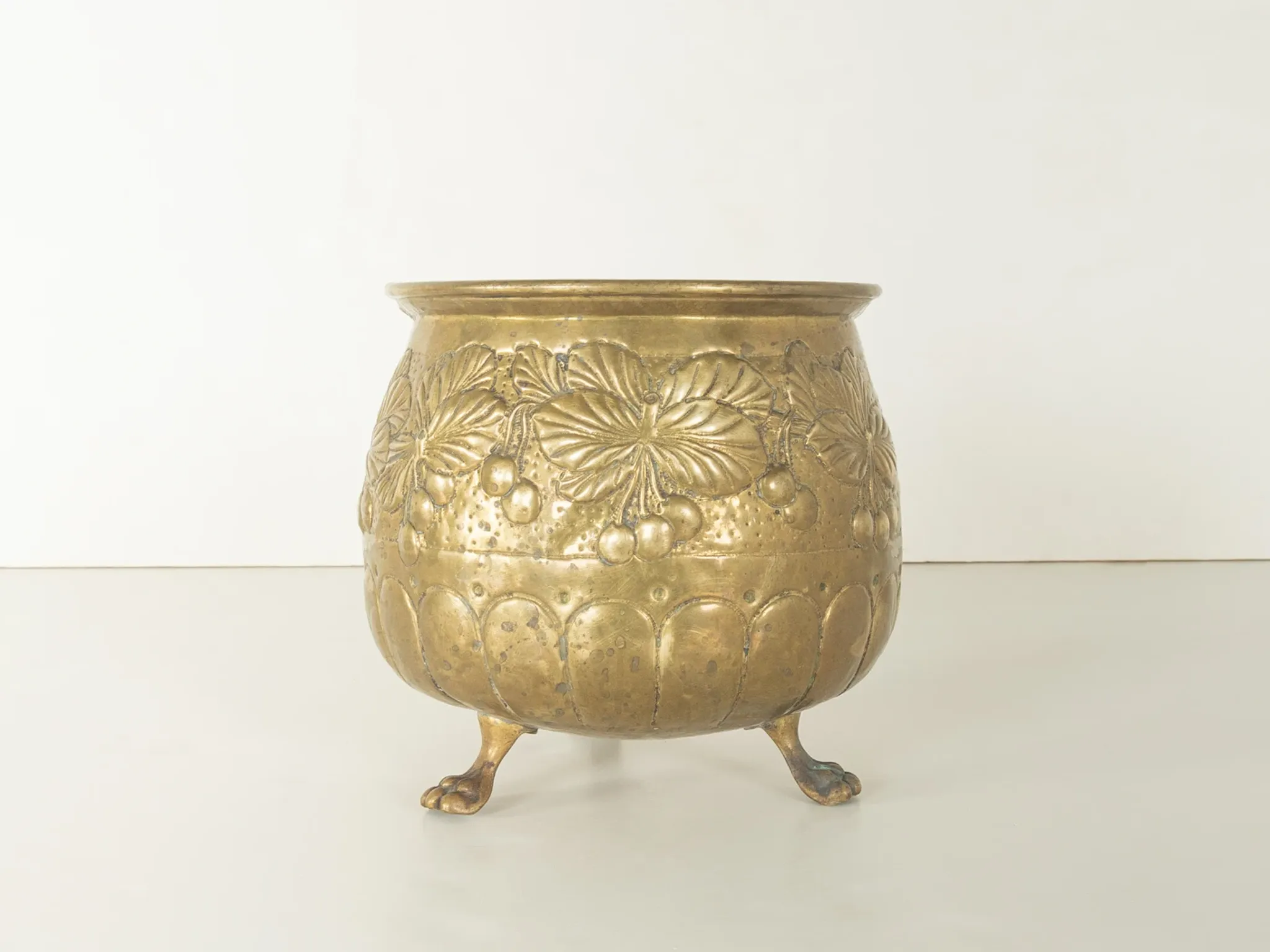 Victorian vessel with relief, around 1860