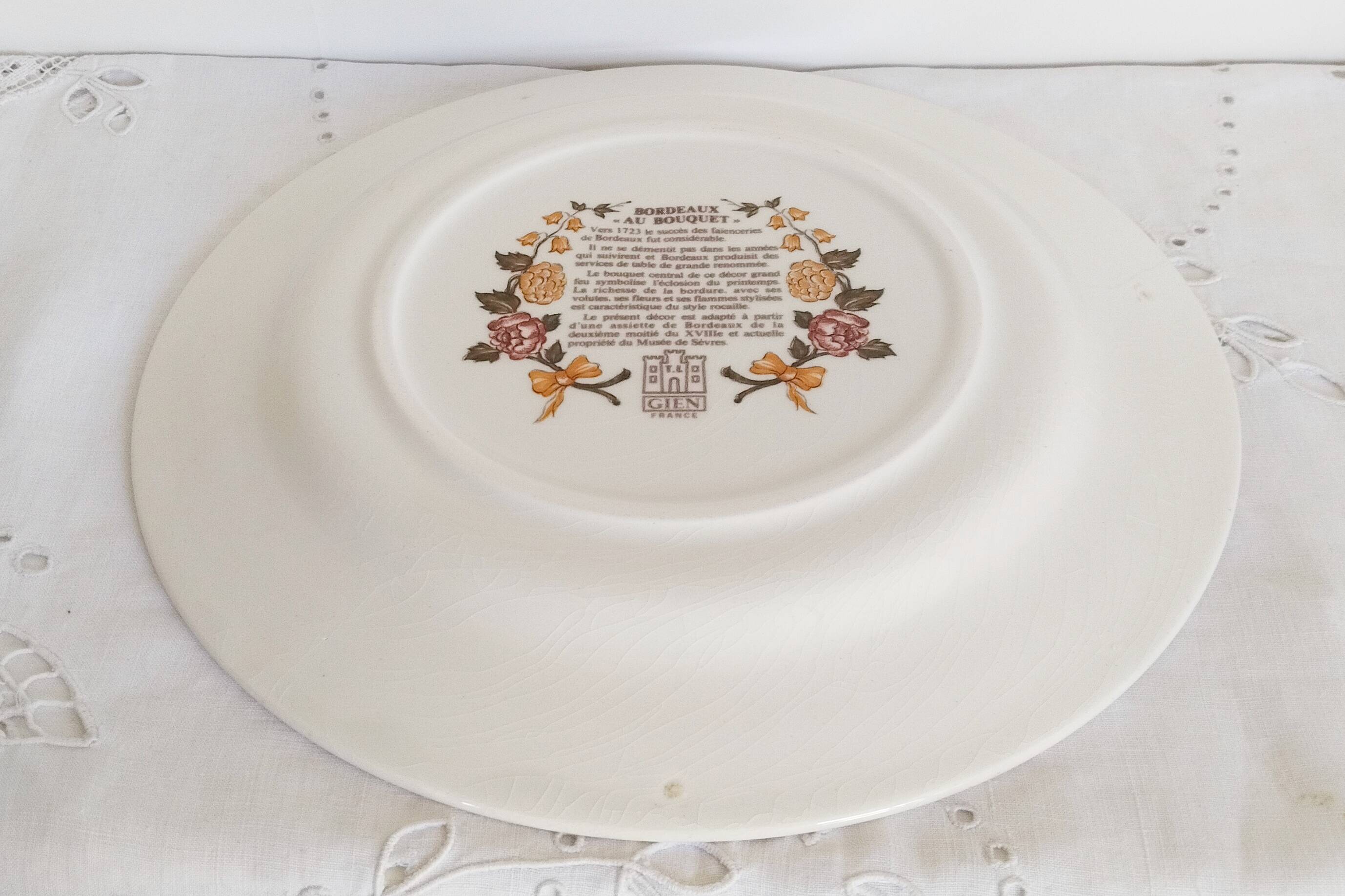 Flat plate in Gien earthenware, Bordeaux "Au Bouquet" model