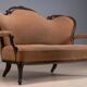 Sofa en bois vintage orné avec cadre décoratif sculpté et tapisserie marron, 175 × 114 × 80 cm
