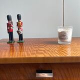 Bedside varnish