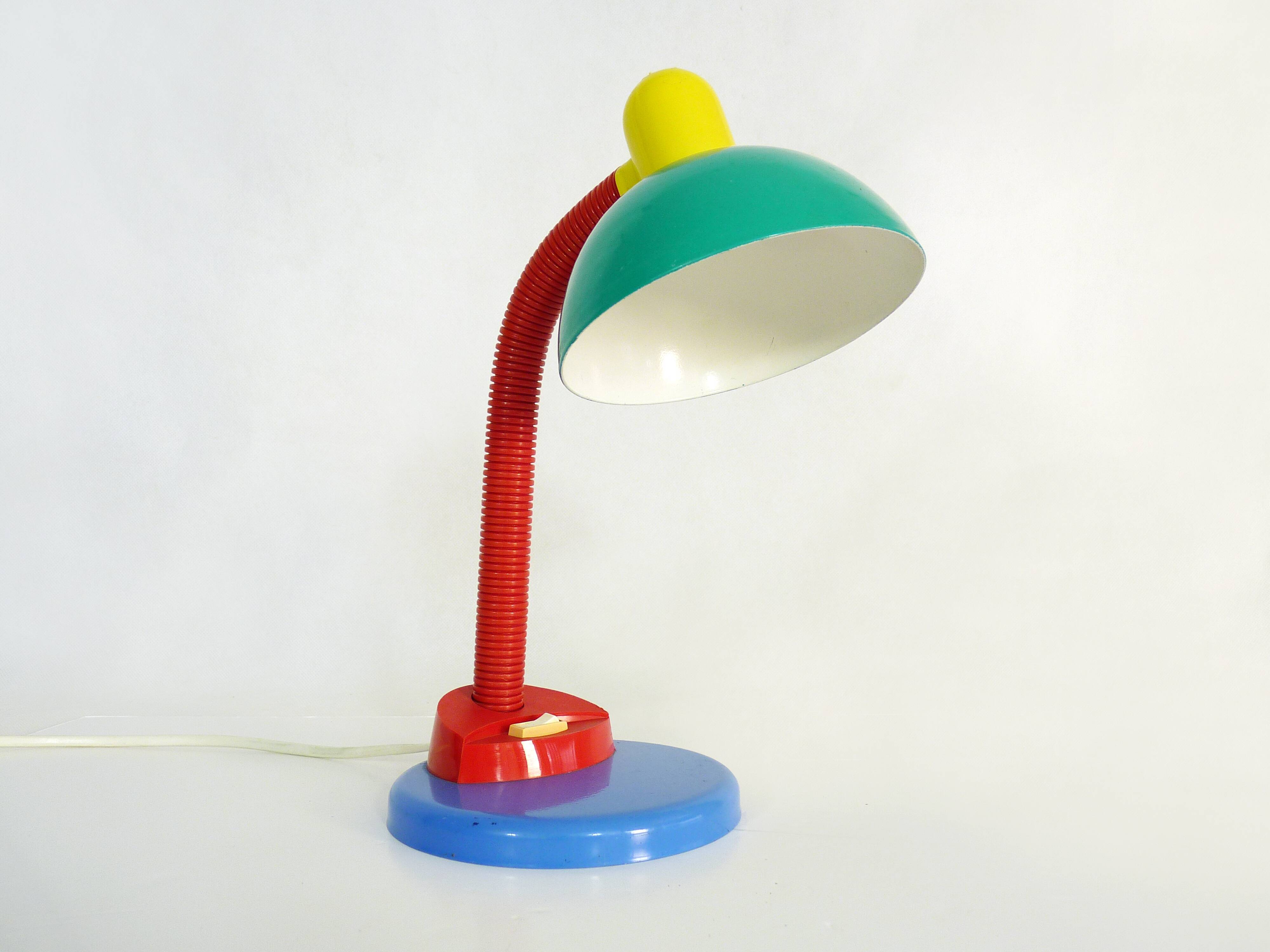 Lampe Aluminor flexible style Memphis en métal et plastique.Année 80
