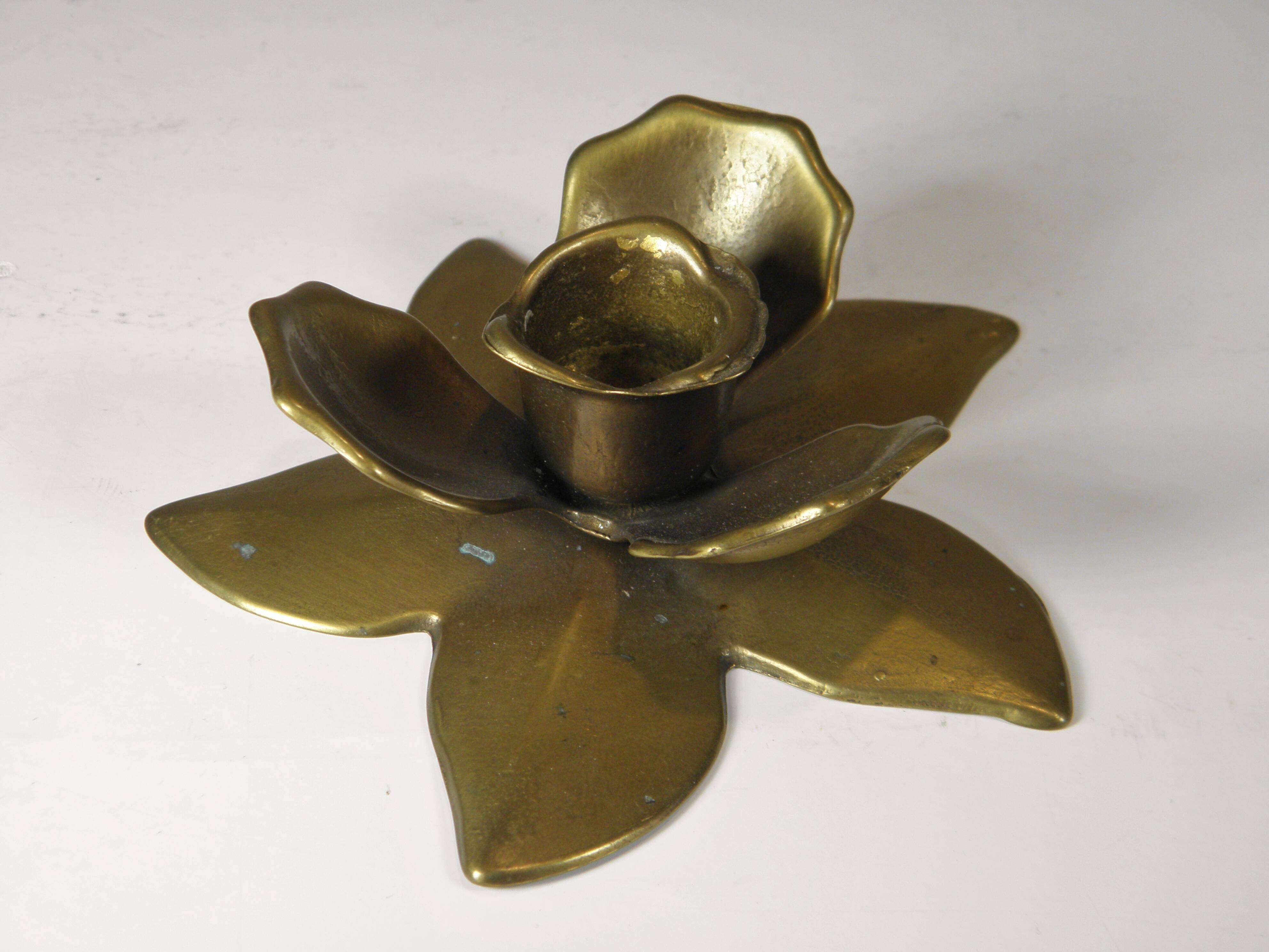 Two "flowers" candle holders in brass - 1970s