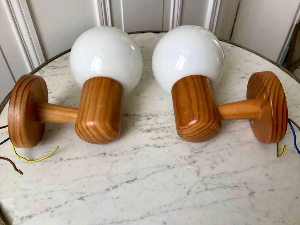 Pair of opline sconces and blond wood pine desgin years 60-70