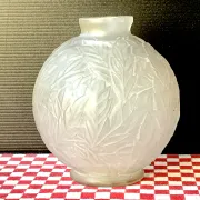 Art Deco round vase Espaivet with foliage and berries