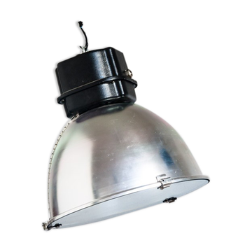 Industrial aluminum pendant light. Modified for E-27 bulb.