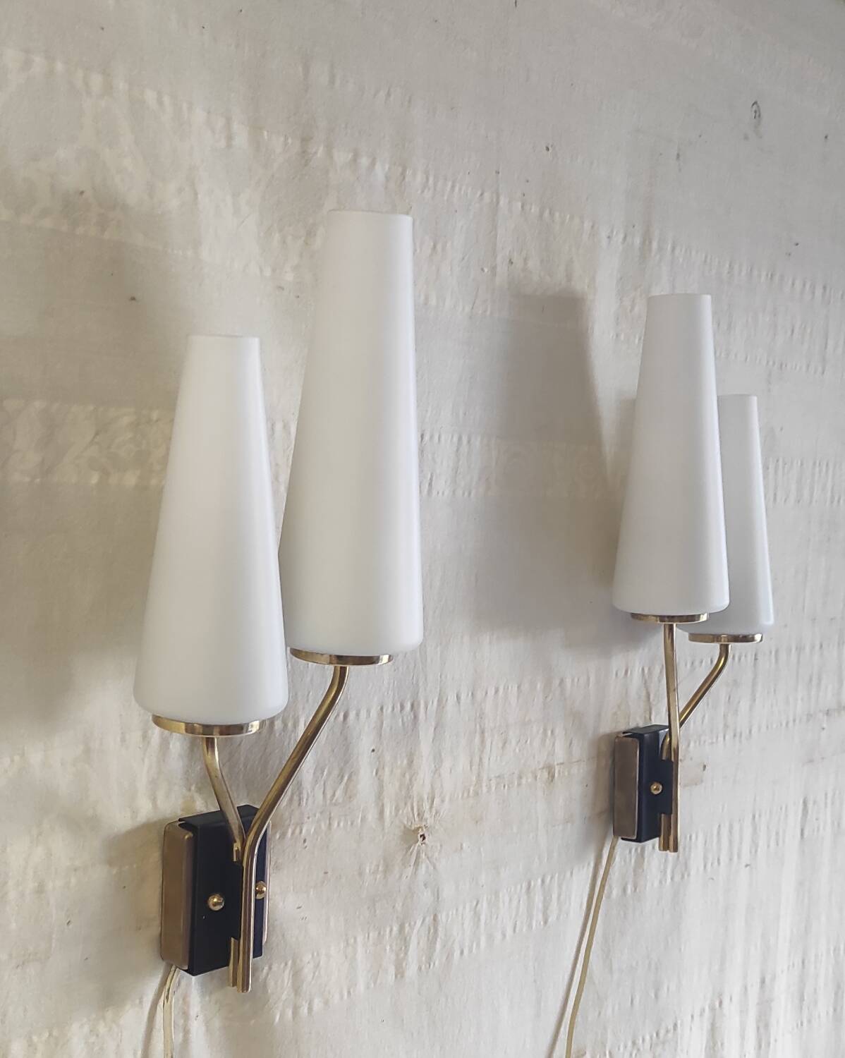 Asymmetrical double light wall sconces in brass, metal, and opaline - 50s