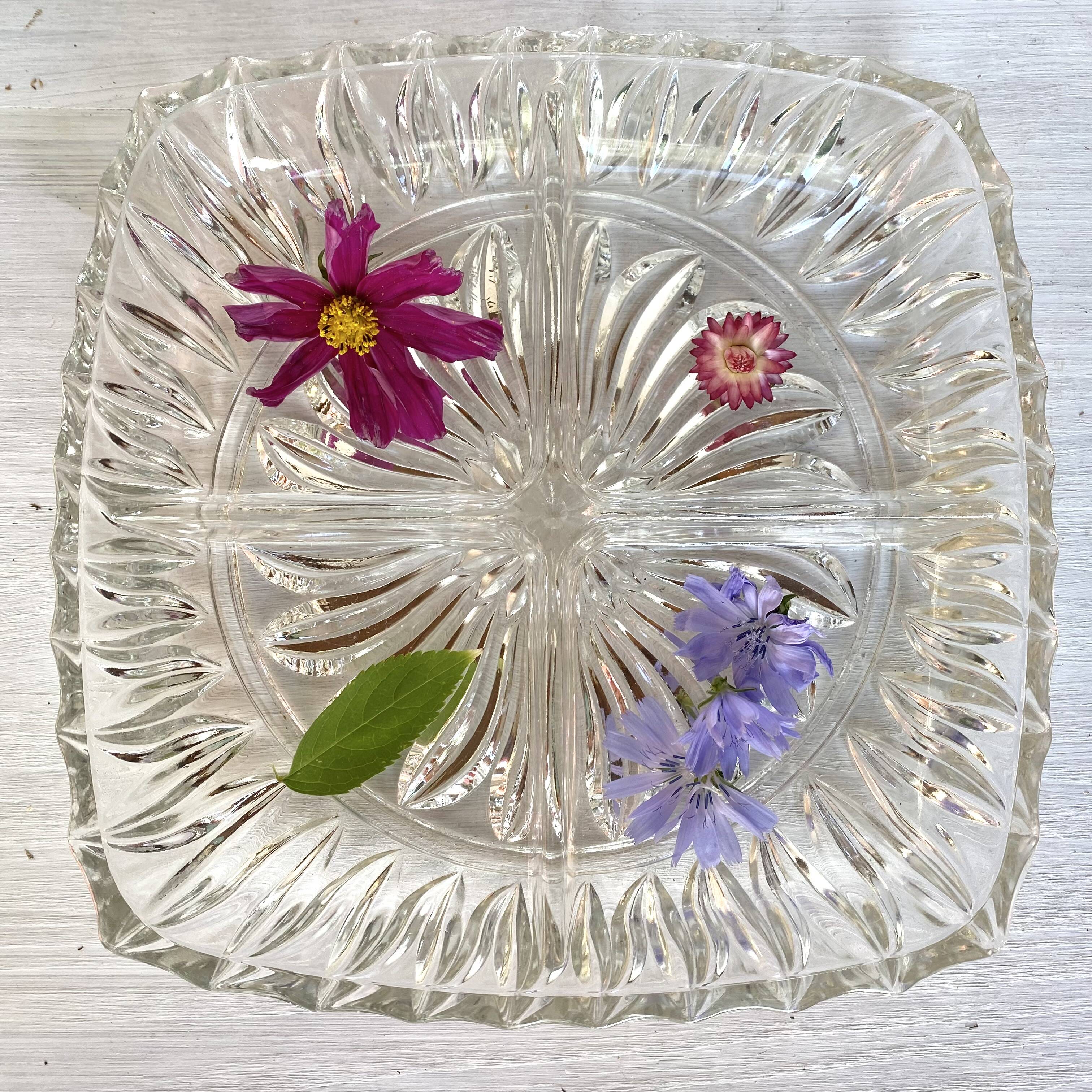 Glass dish with compartments
