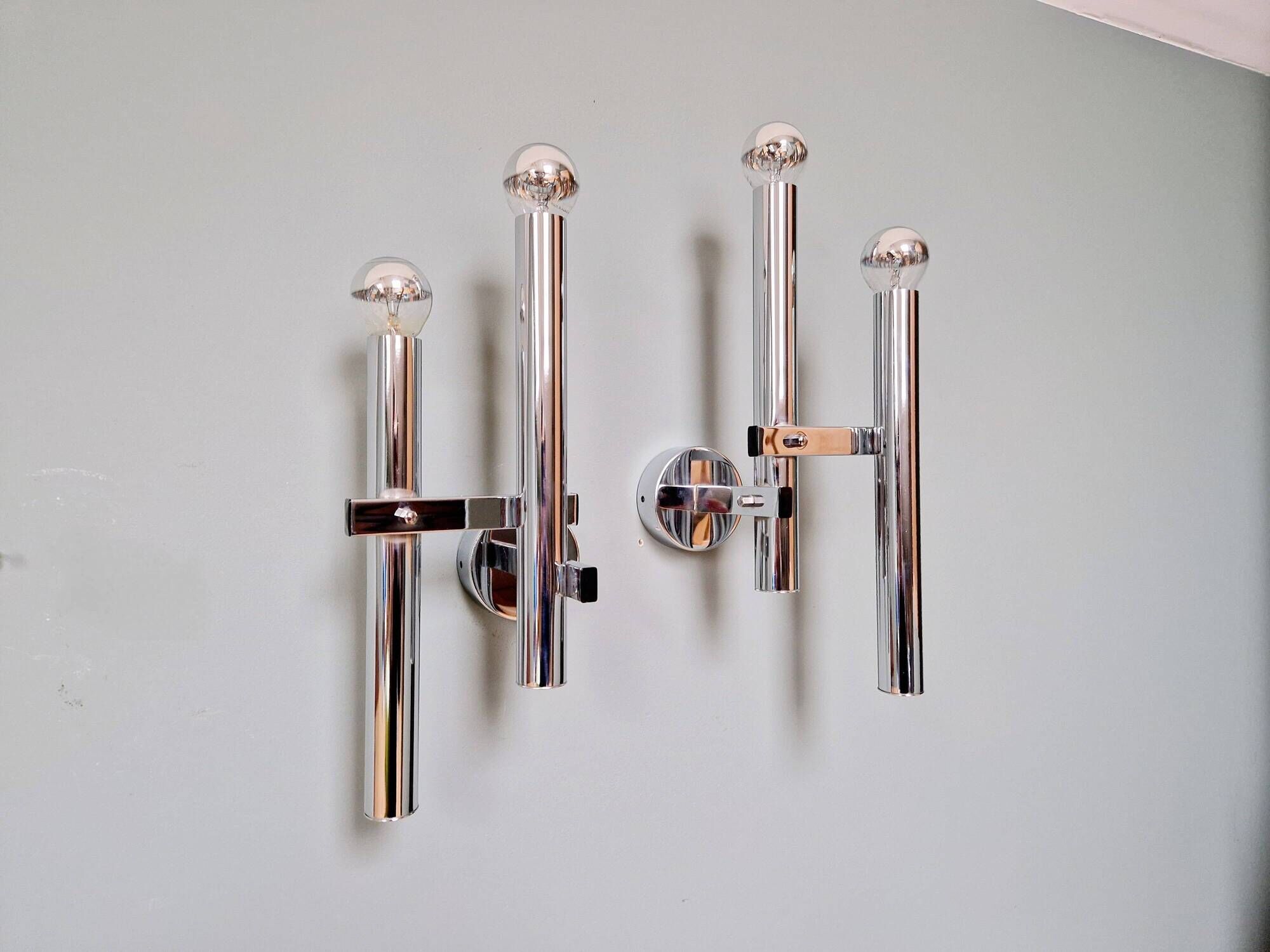 Pair of chromed metal wall lights, design Gaetano Sciolari, 1970s