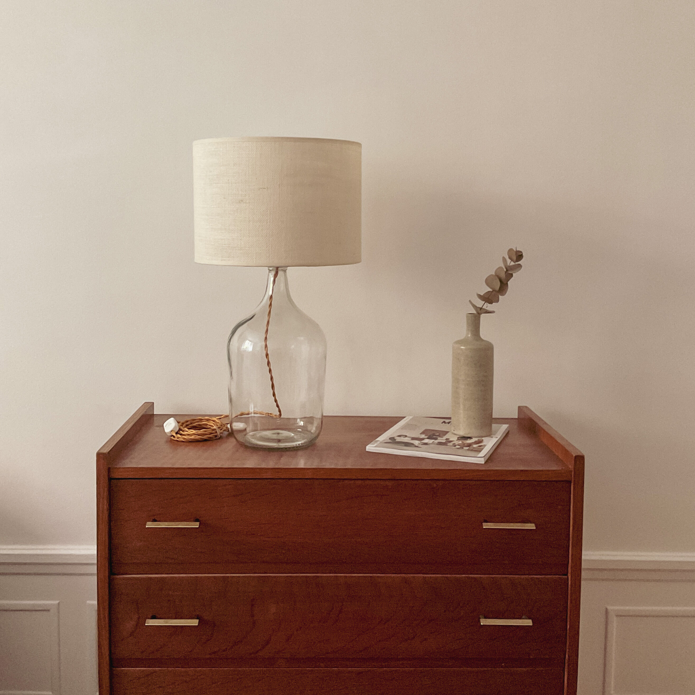 Lampe dame jeanne et jute écrue