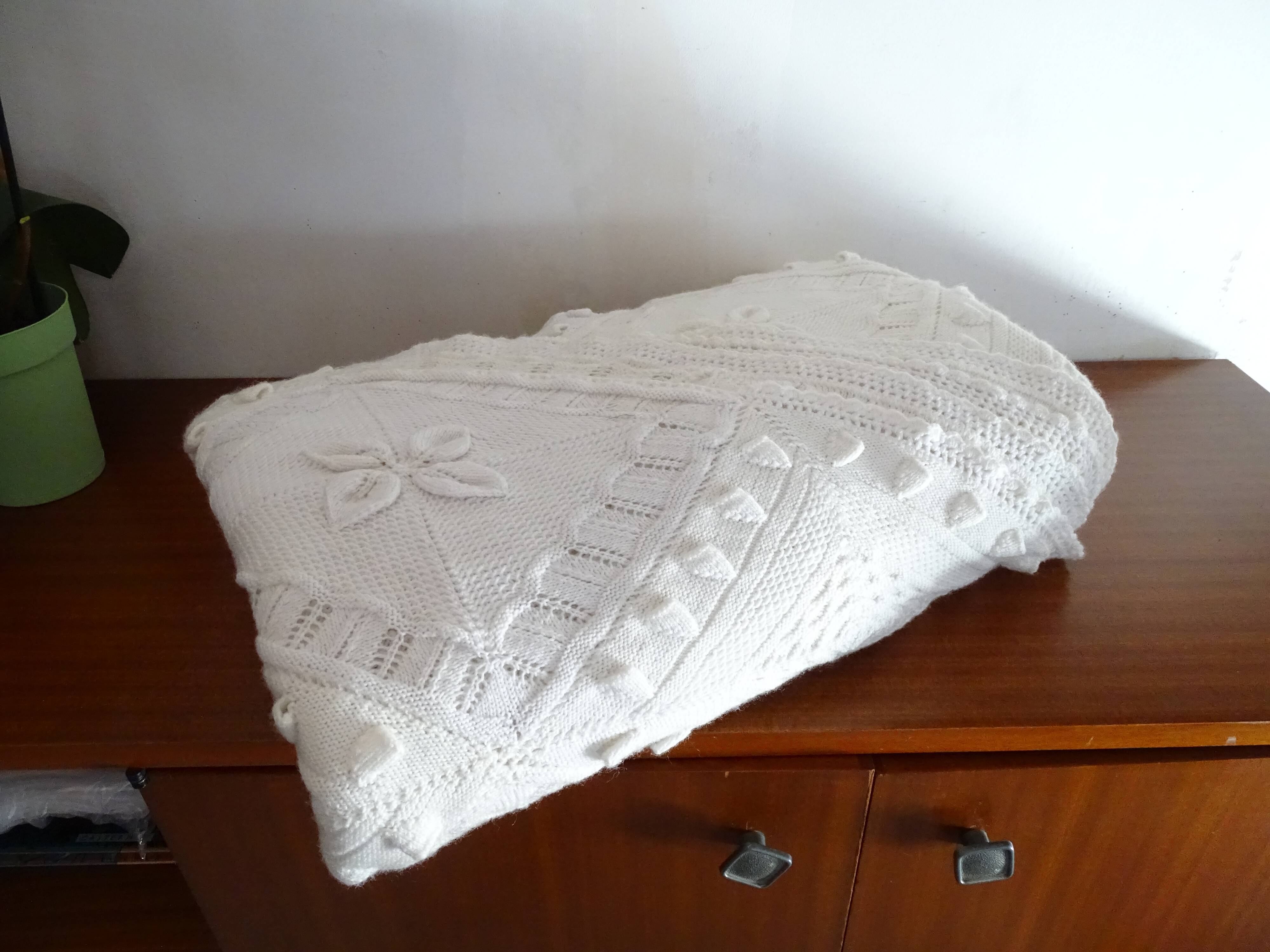 Old crochet bed cover 255 cm x 215 cm