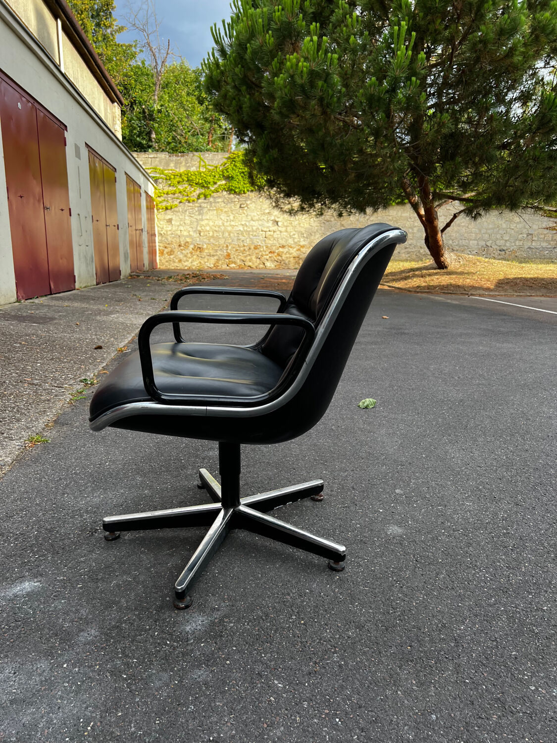 Pollock Knoll edition armchair