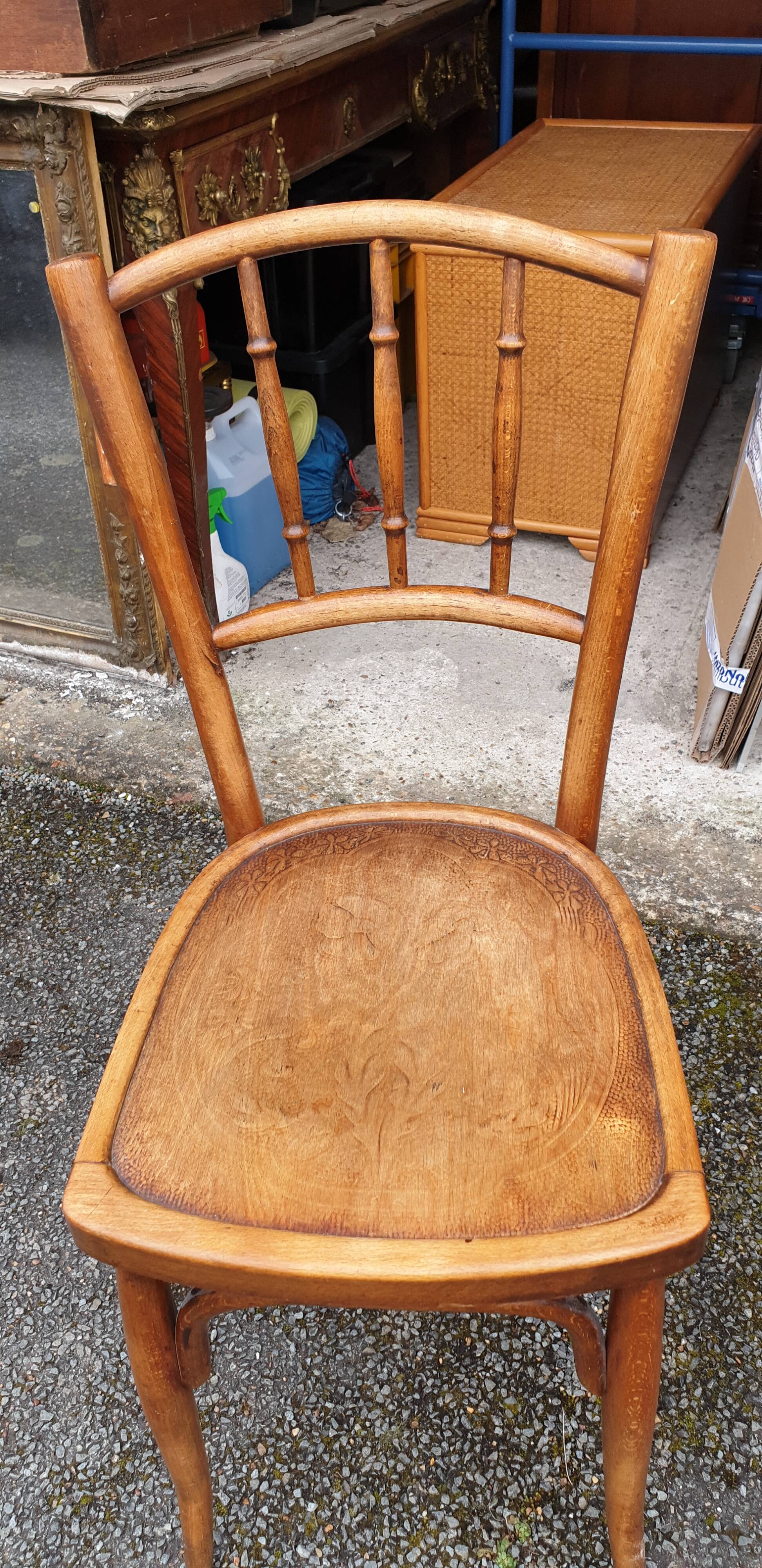 4 curved wooden chairs 1920/1940.