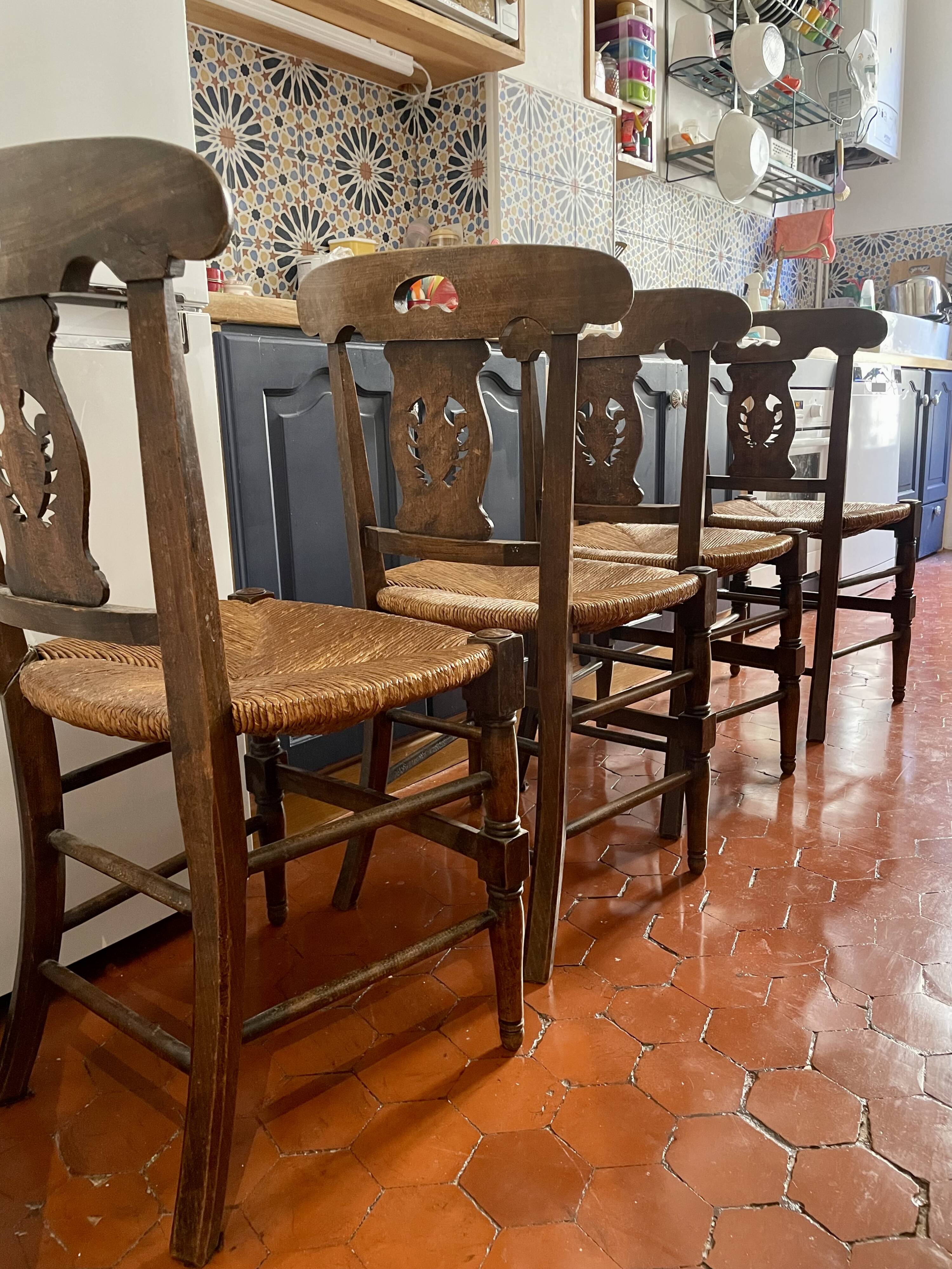 4 old Provencal chairs in carved wood