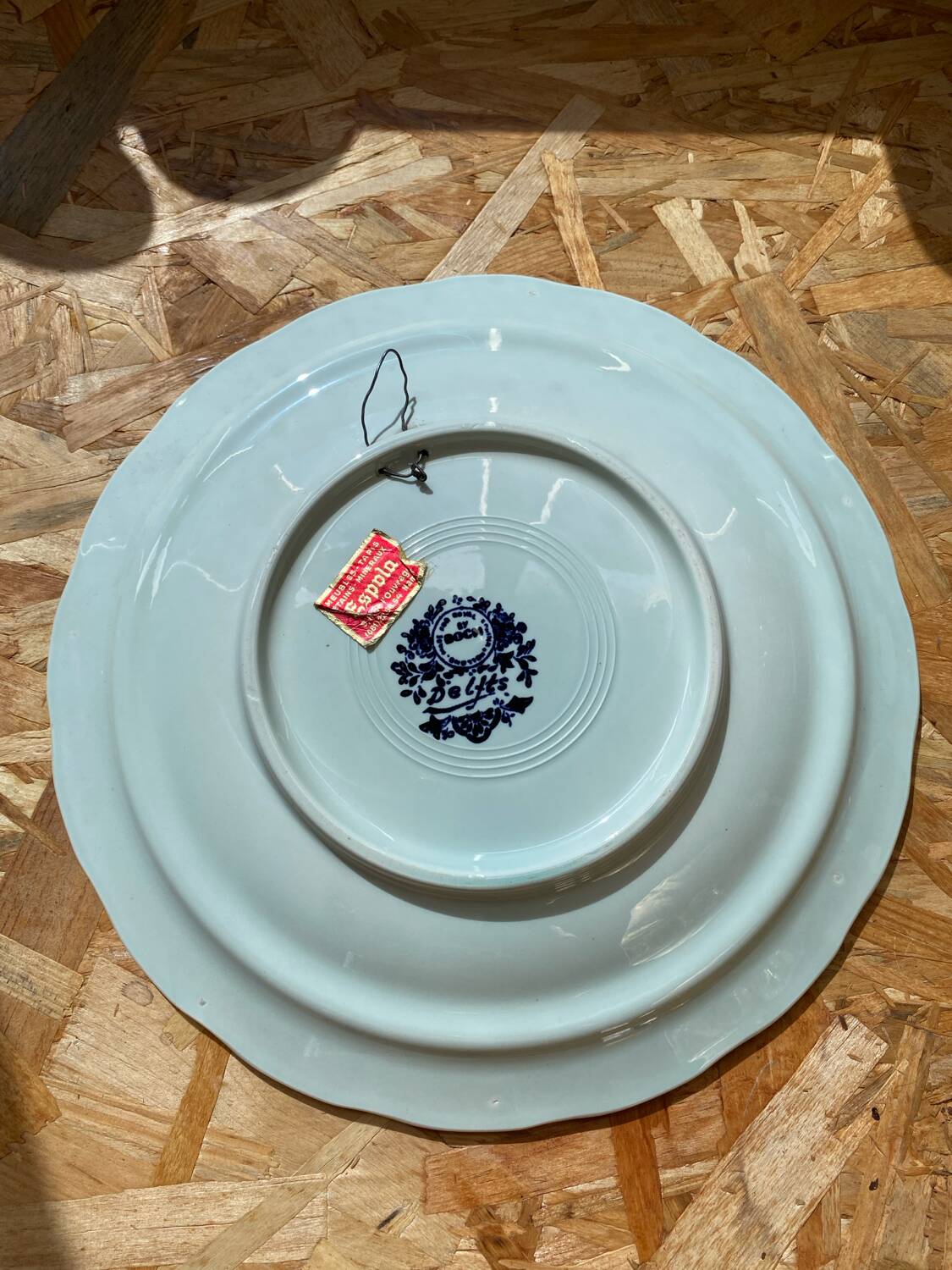 Hand-painted Delft wall plate / dish by Boch